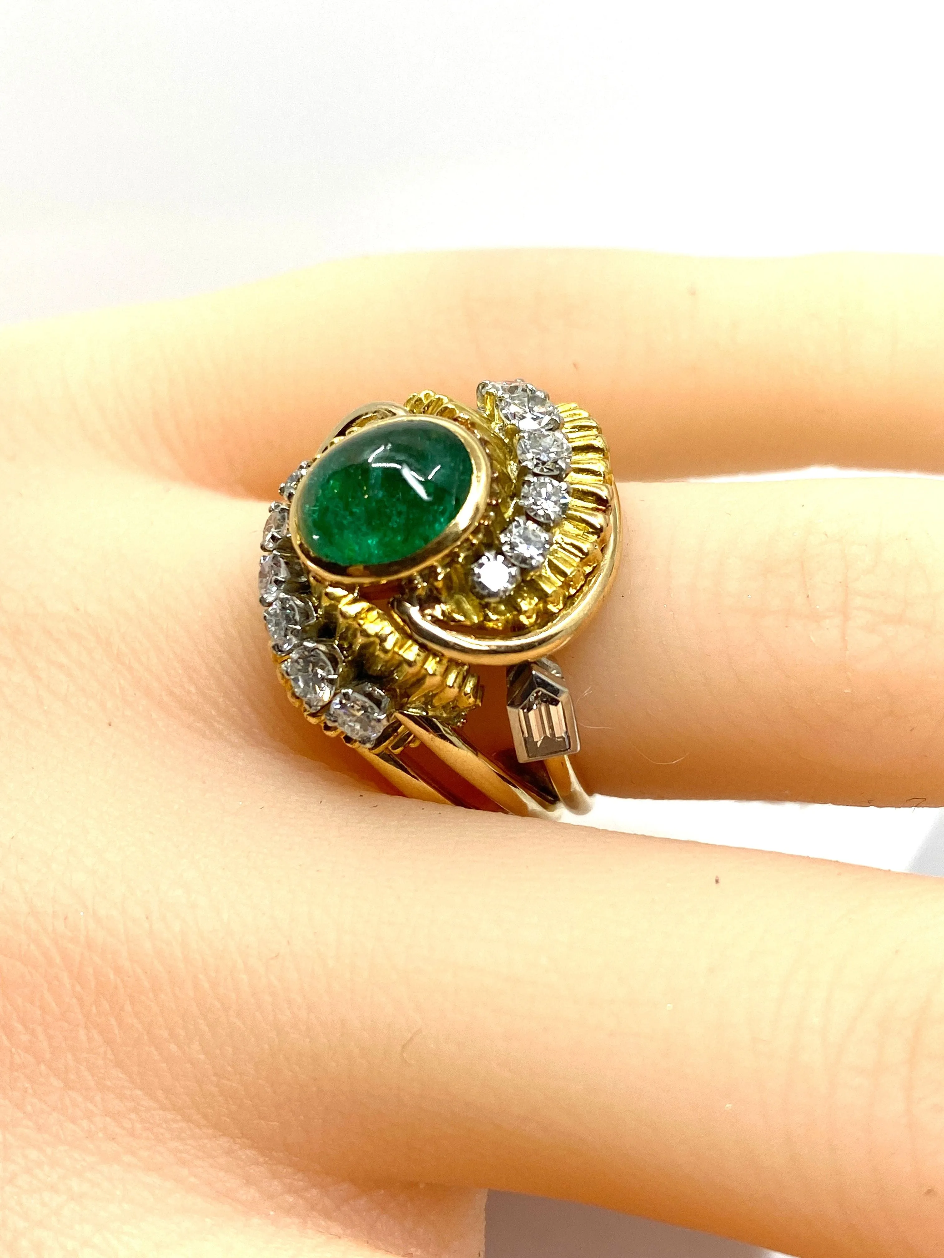 Bague en or jaune et platine, émeraude et diamants sold by 58 Facettes product image thumbnail 4