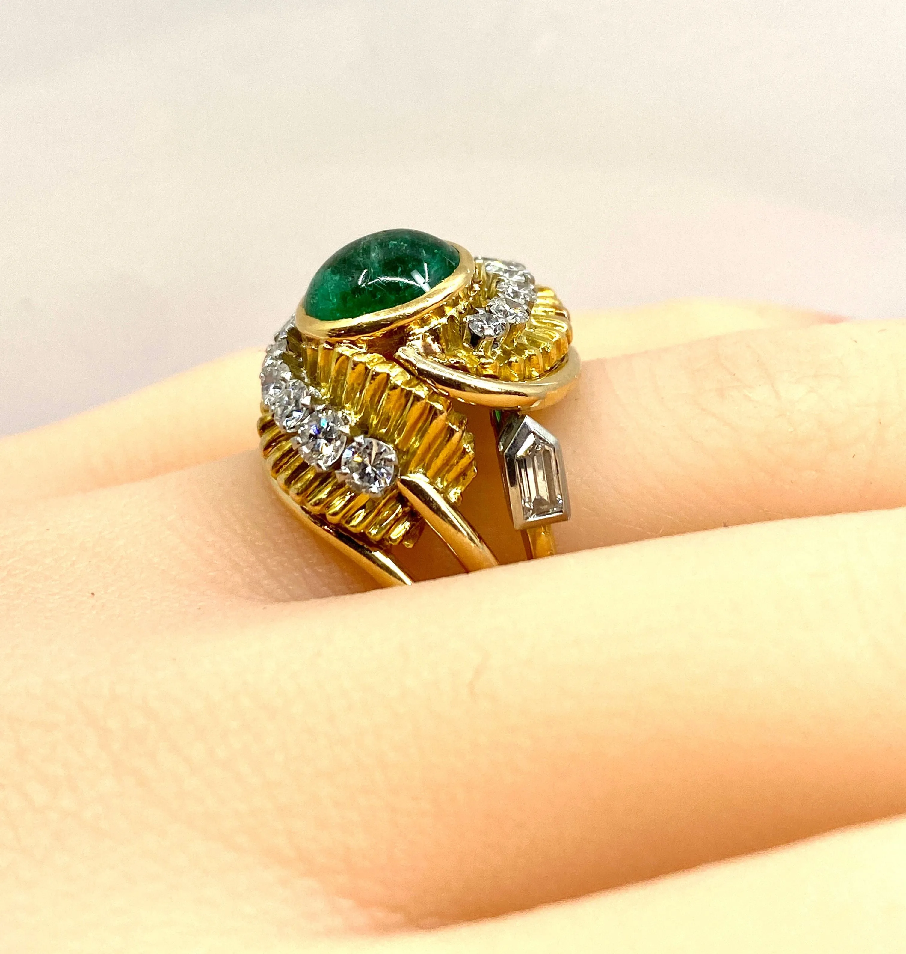 Bague en or jaune et platine, émeraude et diamants sold by 58 Facettes product image thumbnail 2