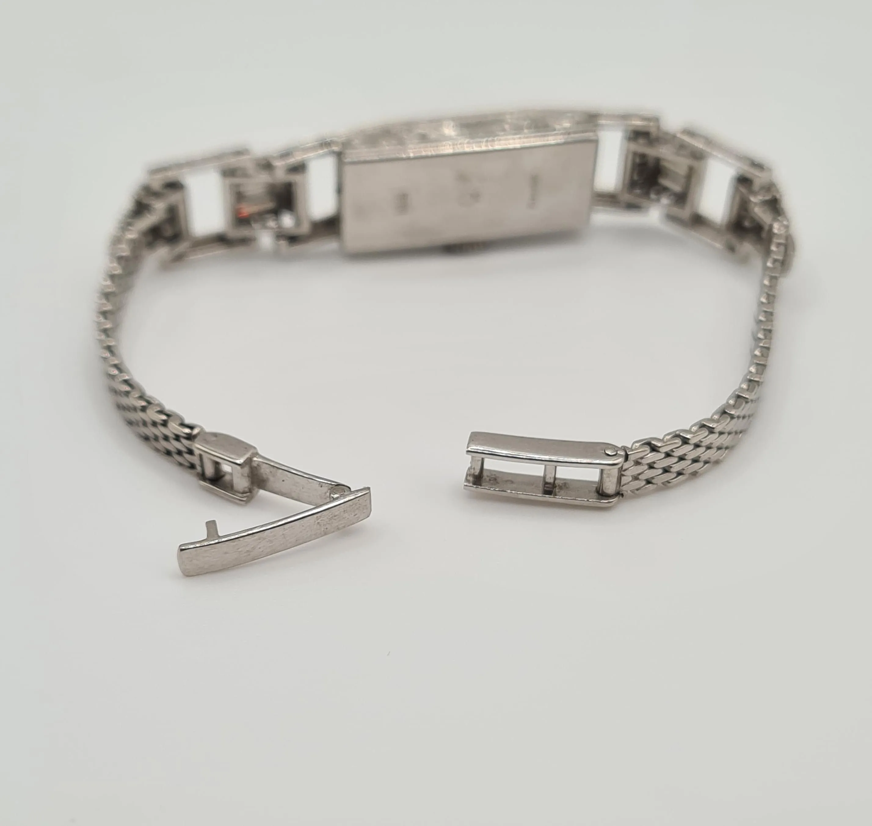 Montre en platine et or blanc sertie de diamants anciens et diamants baguettes sold by 58 Facettes product image thumbnail 5