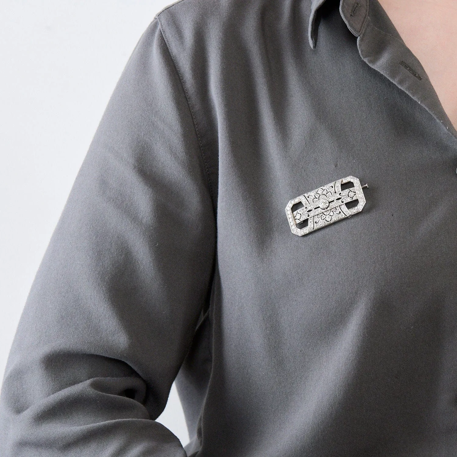 Broche Art déco or gris et diamants sold by 58 Facettes product image thumbnail 2