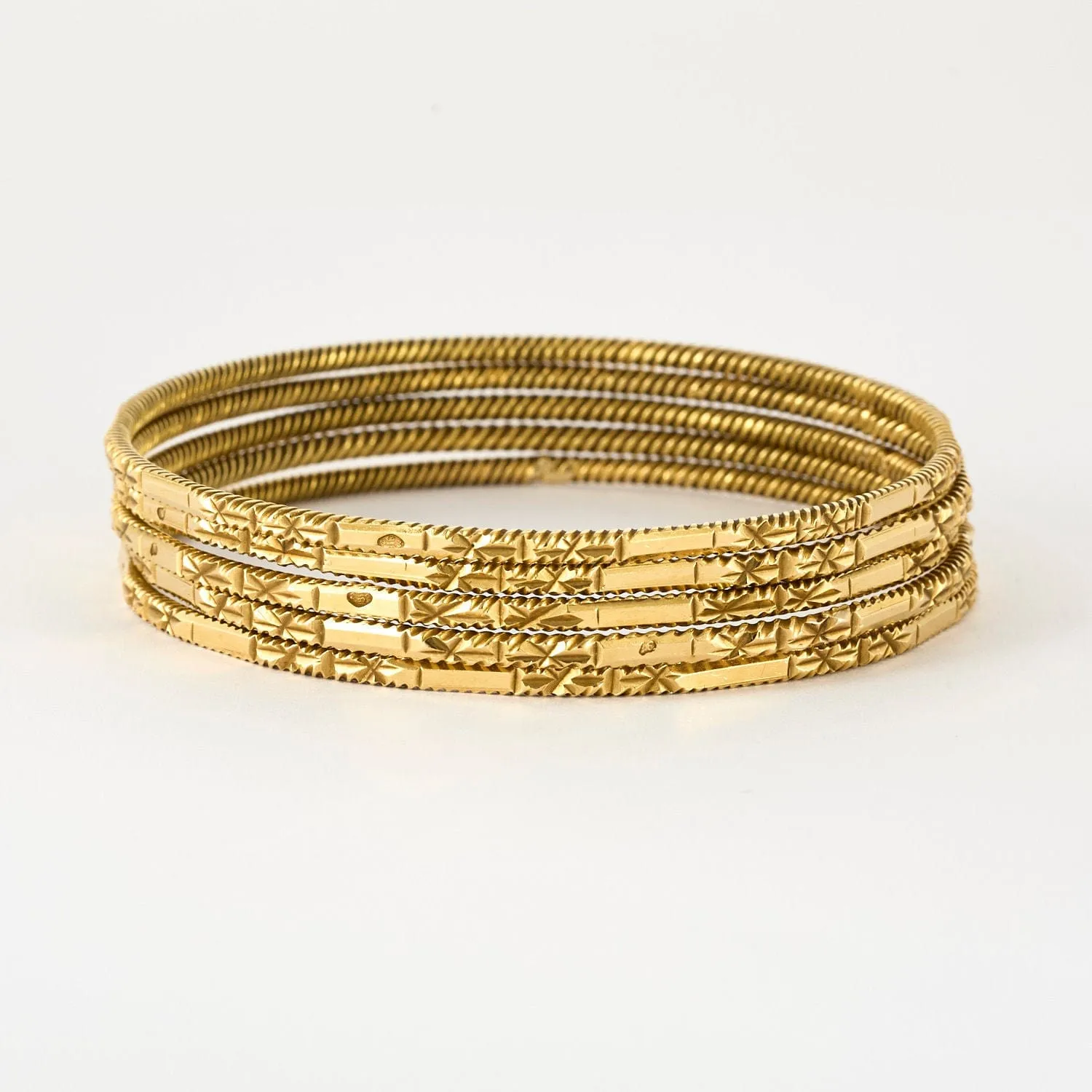 Lot de cinq bracelets en or jaune sold by 58 Facettes product image thumbnail 3