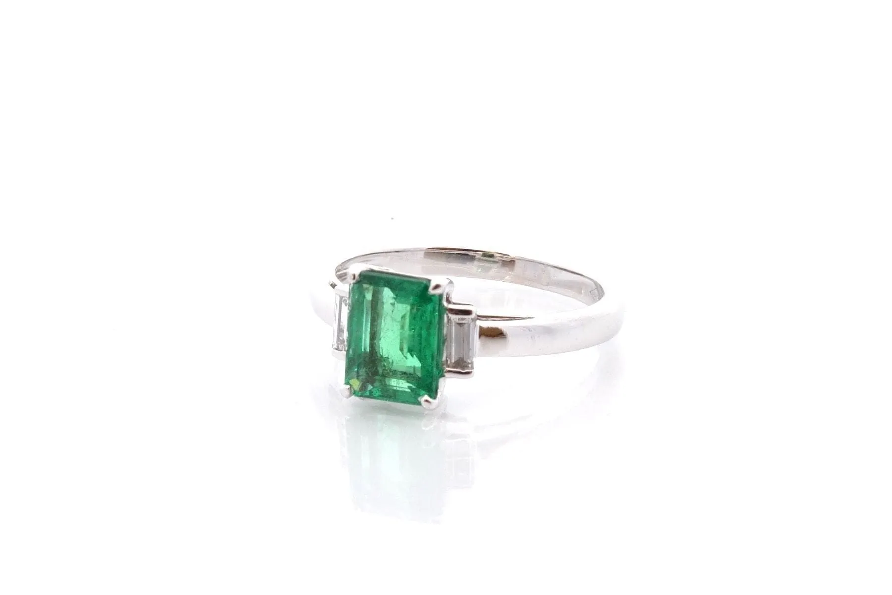 Bague émeraude 1,40 ct et diamants en or blanc 18k sold by 58 Facettes