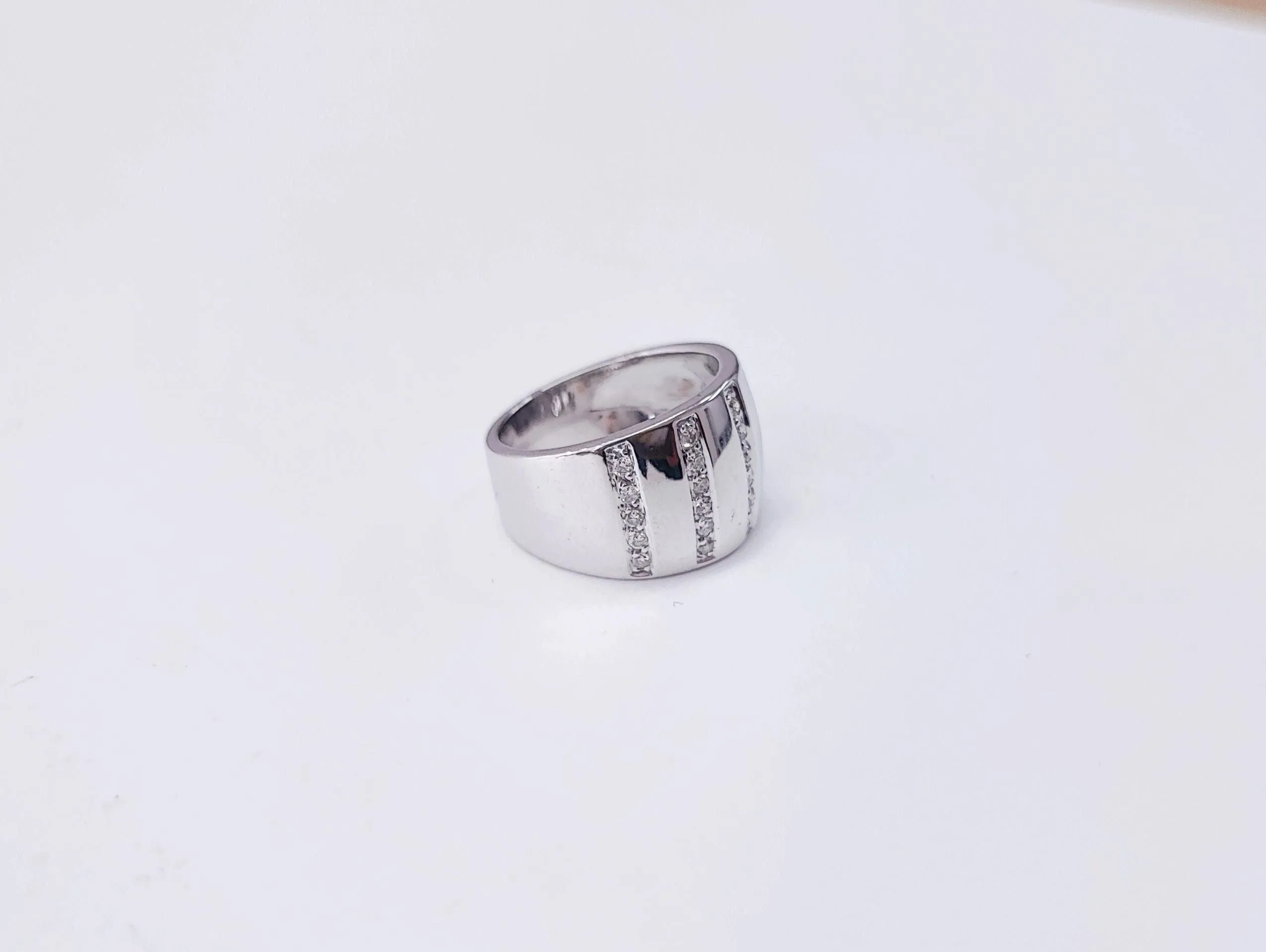 Bague jonc bandeau or blanc diamant sold by 58 Facettes product image thumbnail 3