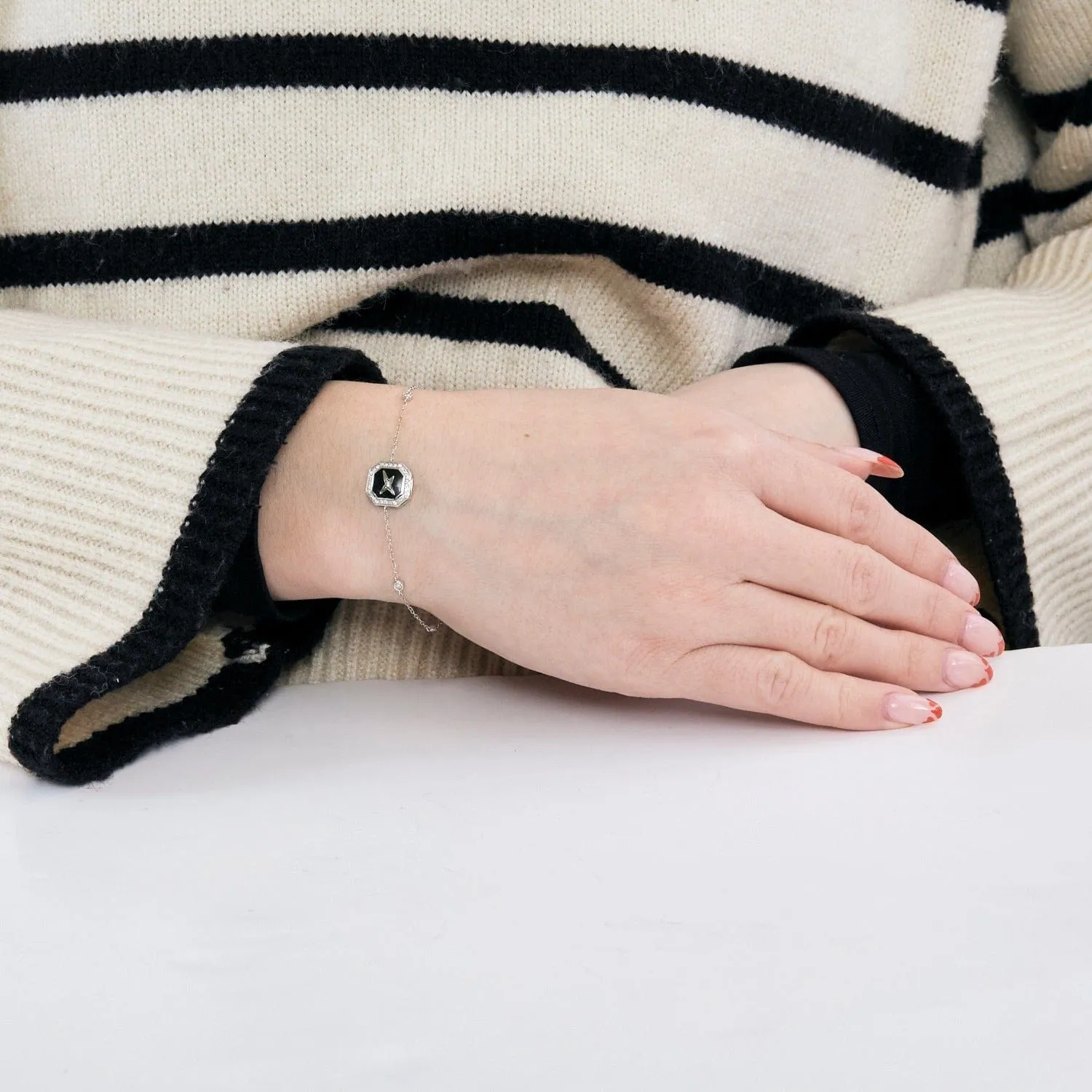 MAUBOUSSIN - Une étoile 1934 - Bracelet or blanc, laque et diamants sold by 58 Facettes product image thumbnail 2