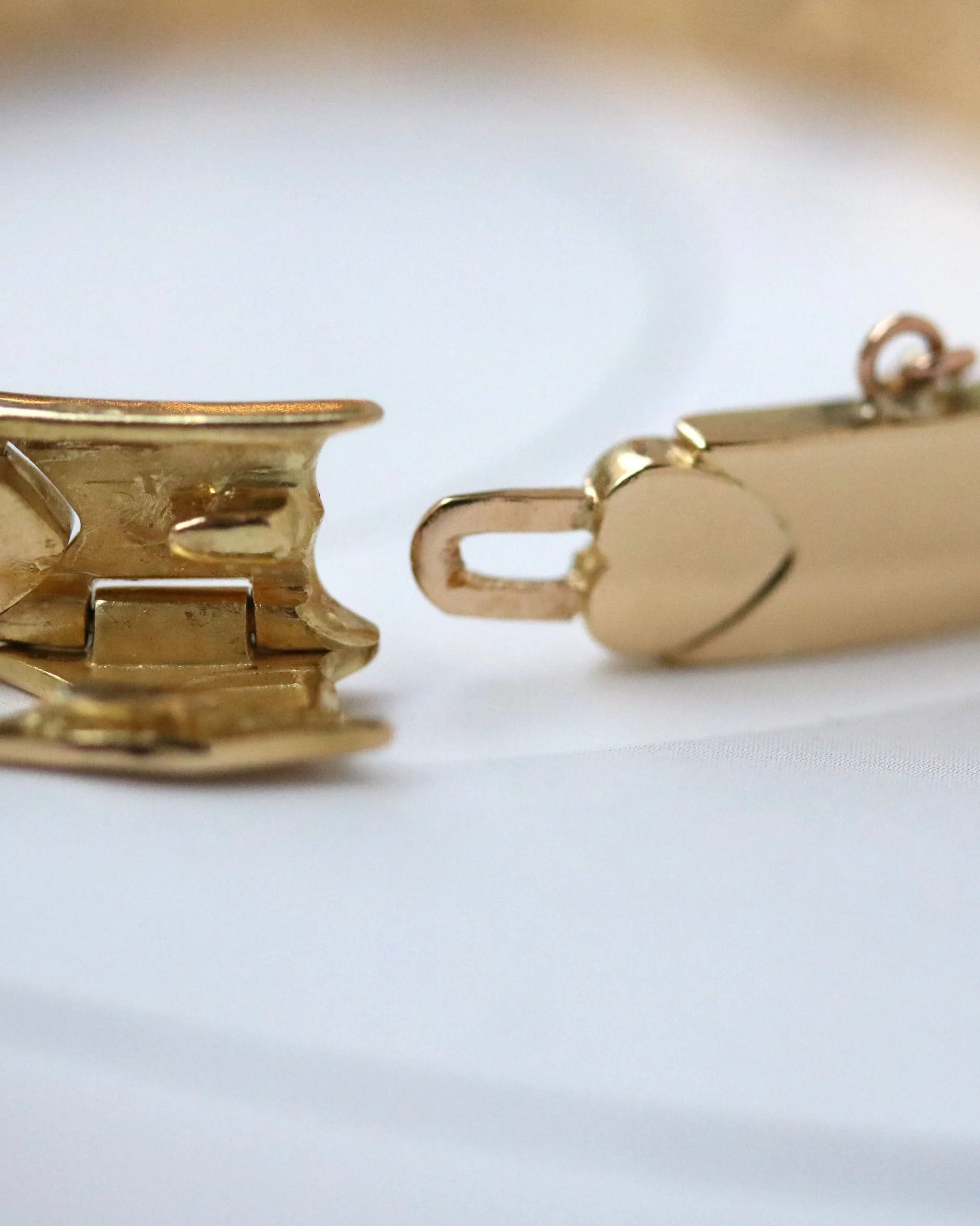 Bracelet Maille Articulée Cœur signé "Piaget" en Or Jaune sold by 58 Facettes product image thumbnail 3