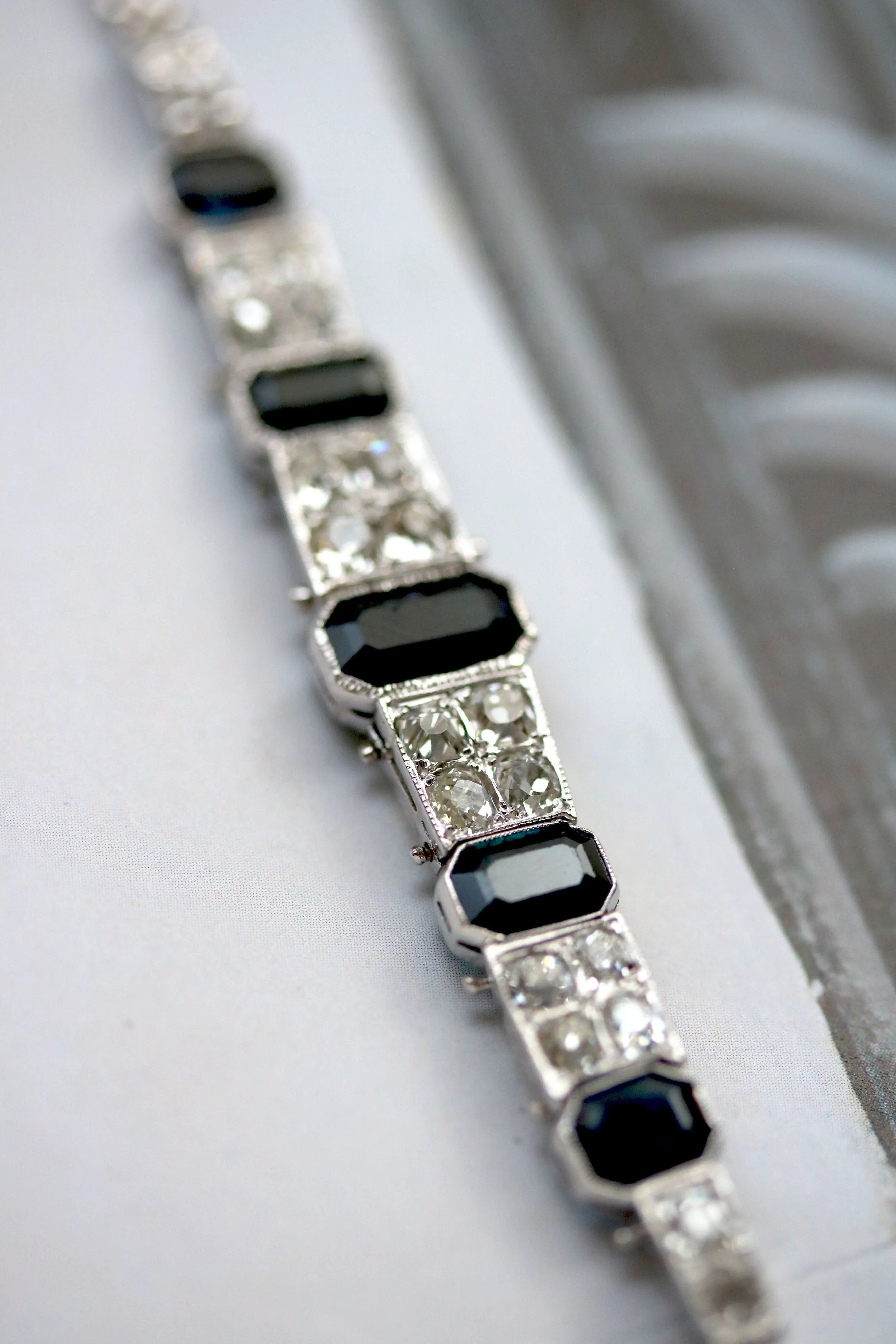 Bracelet Art déco en platine à saphirs et diamants sold by 58 Facettes product image thumbnail 4