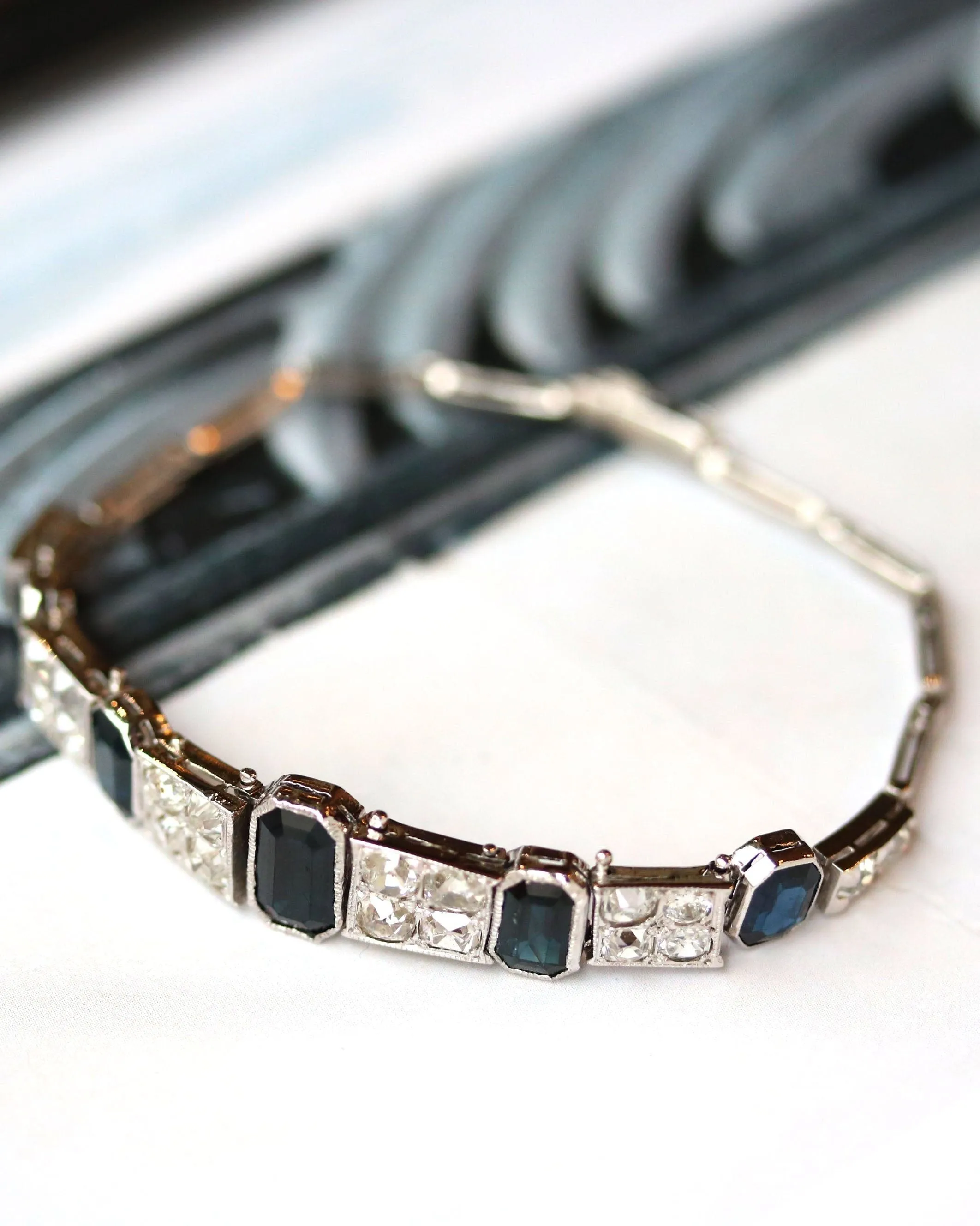 Bracelet Art déco en platine à saphirs et diamants sold by 58 Facettes product image thumbnail 3