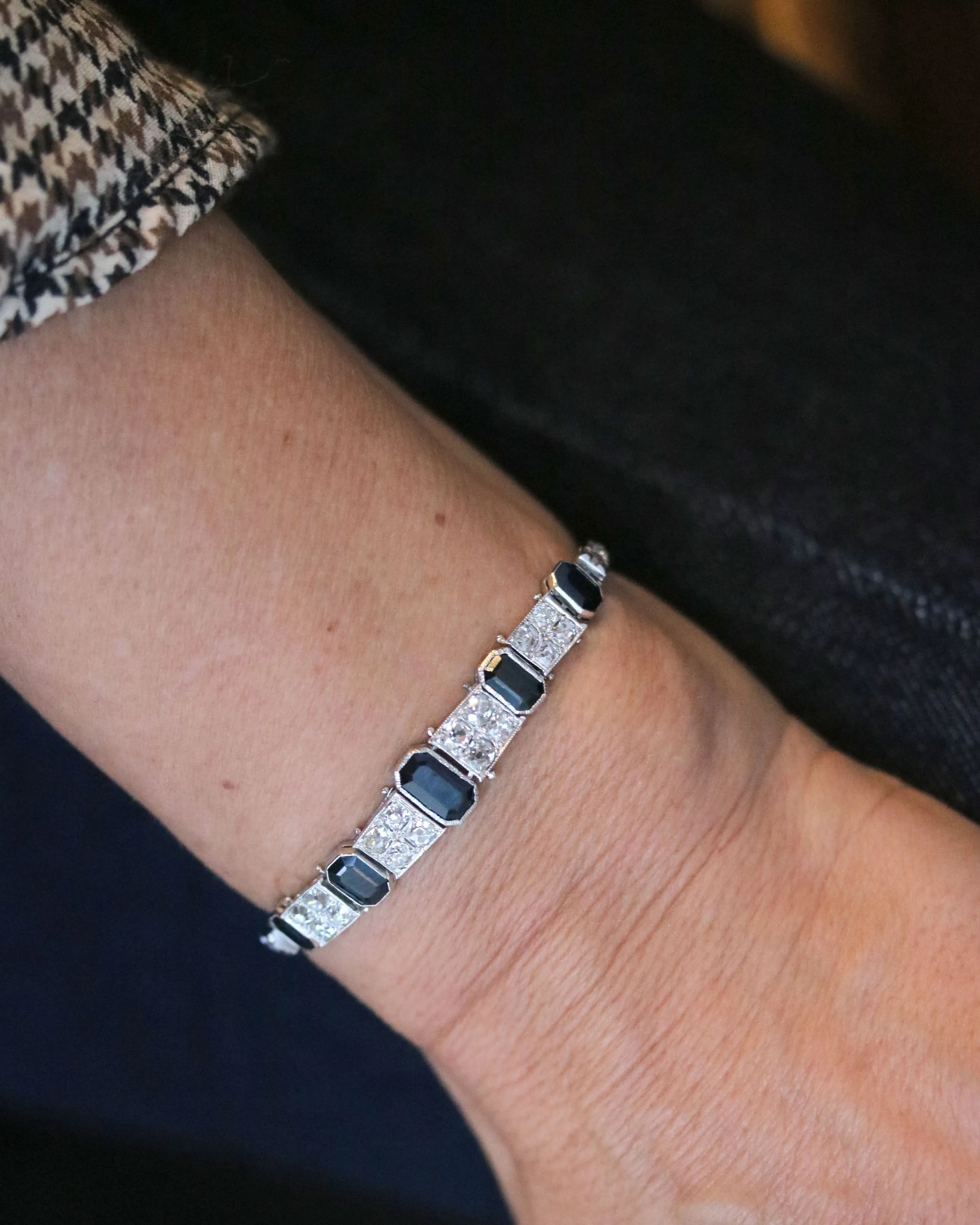 Bracelet Art déco en platine à saphirs et diamants sold by 58 Facettes product image thumbnail 2