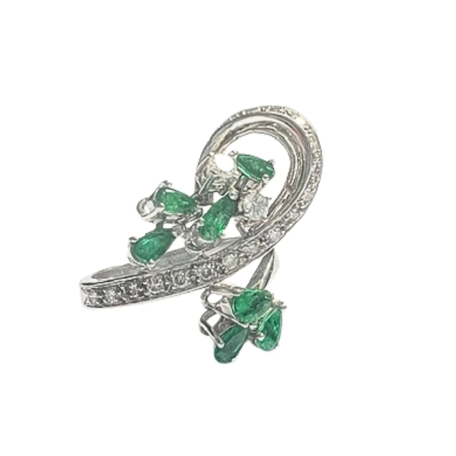 Bague rétro diamants émeraudes sold by 58 Facettes