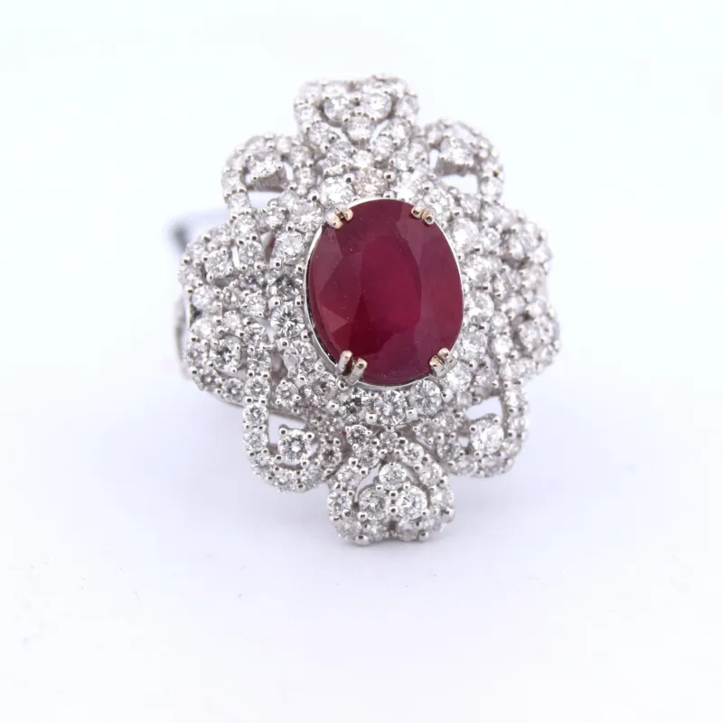 Bague en or blanc, rubis, diamants et baguettes sold by 58 Facettes