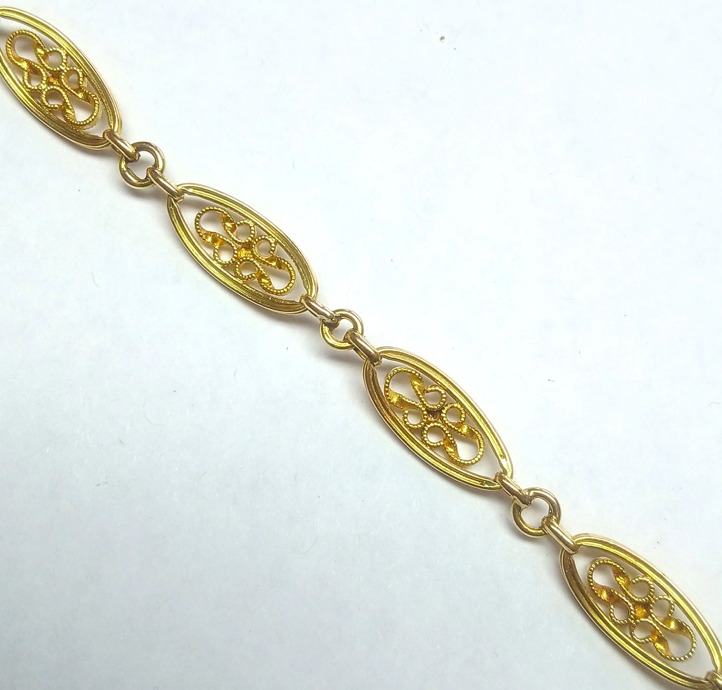 Bracelet ancien filigrané en or jaune, maille ovale sold by 58 Facettes product image thumbnail 4