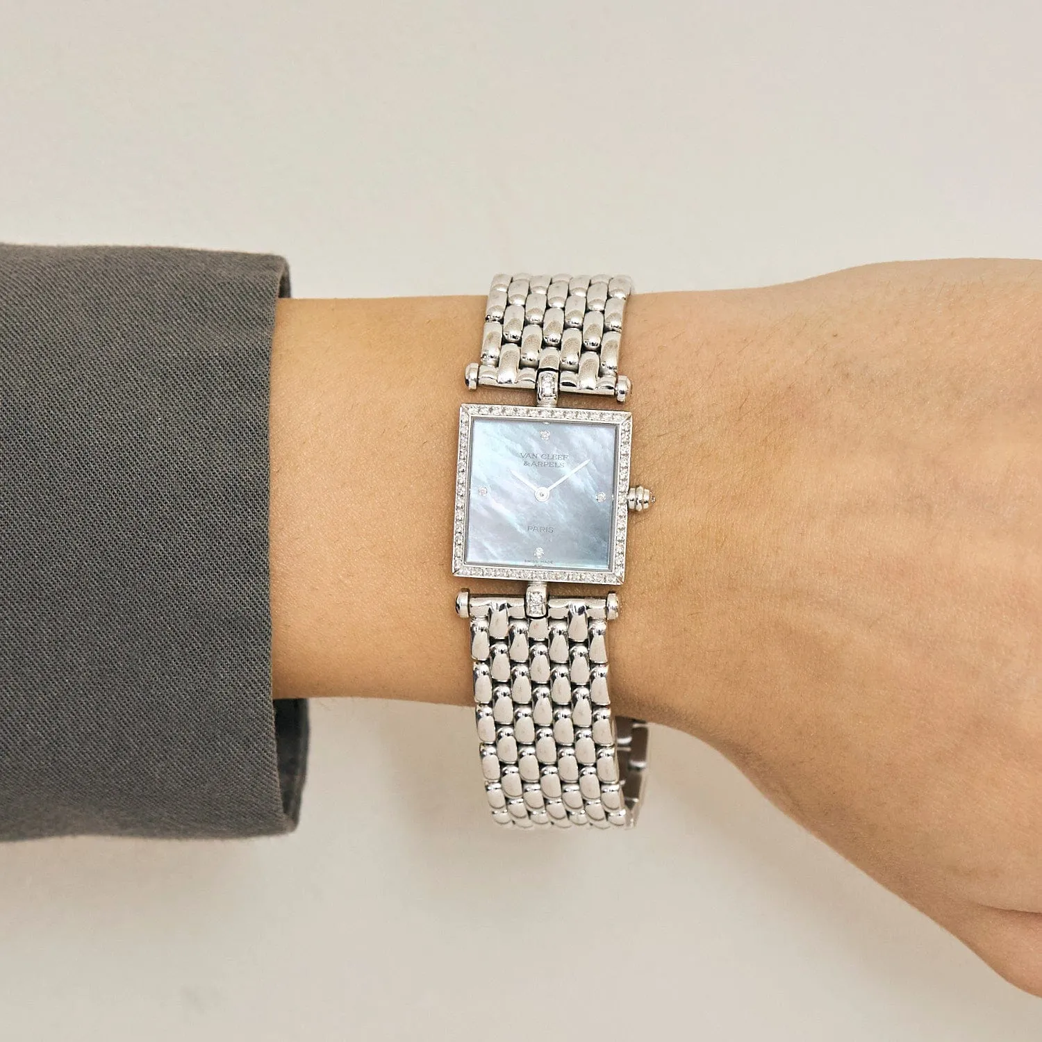 Van Cleef & Arpels - Bracelet montre de dame. Modèle Classique. sold by 58 Facettes product image thumbnail 2