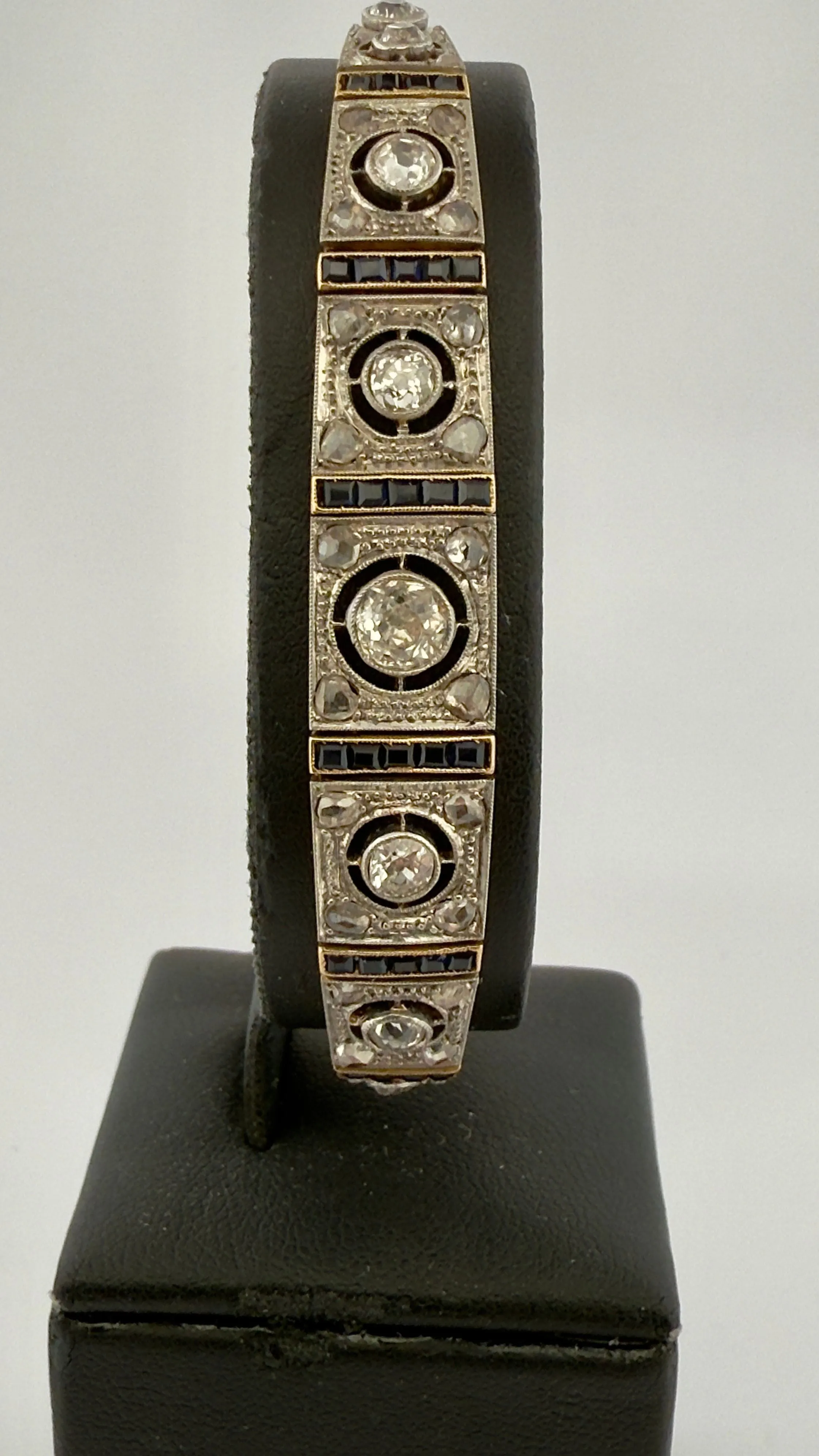 Bracelet ancien art déco en or , saphirs et diamants sold by 58 Facettes product image thumbnail 2