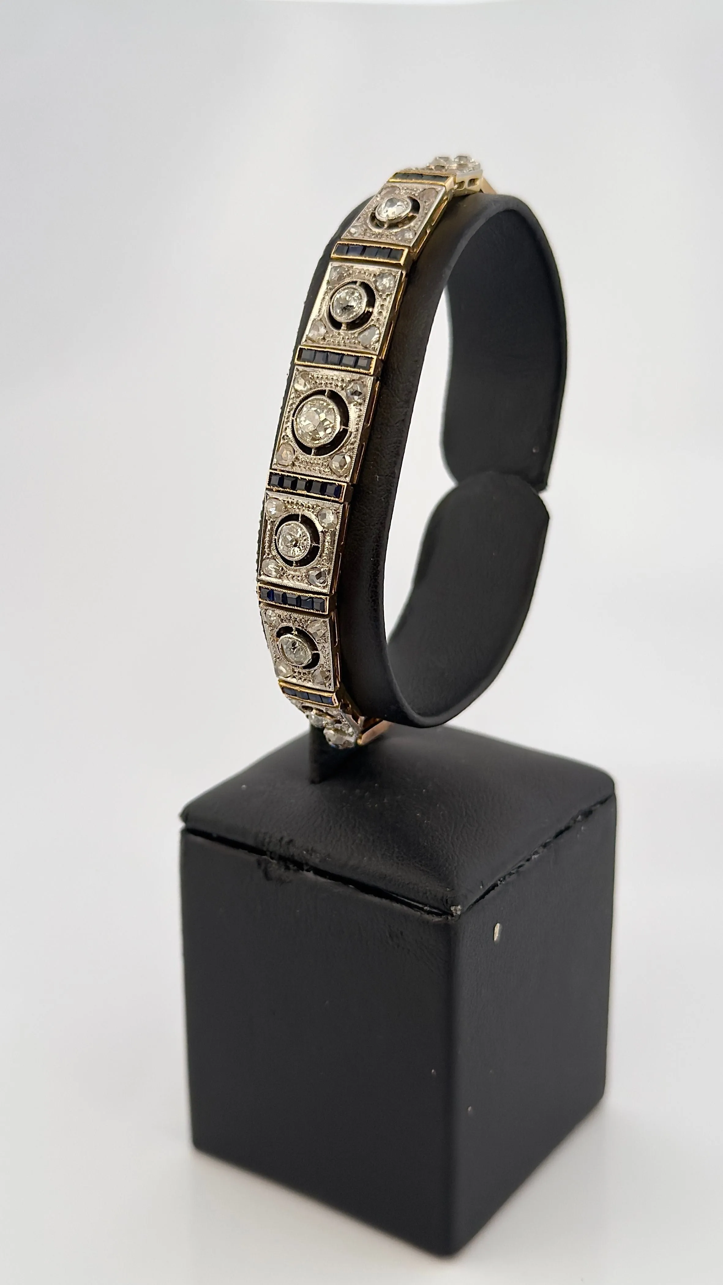 Bracelet ancien art déco en or , saphirs et diamants sold by 58 Facettes product image thumbnail 3