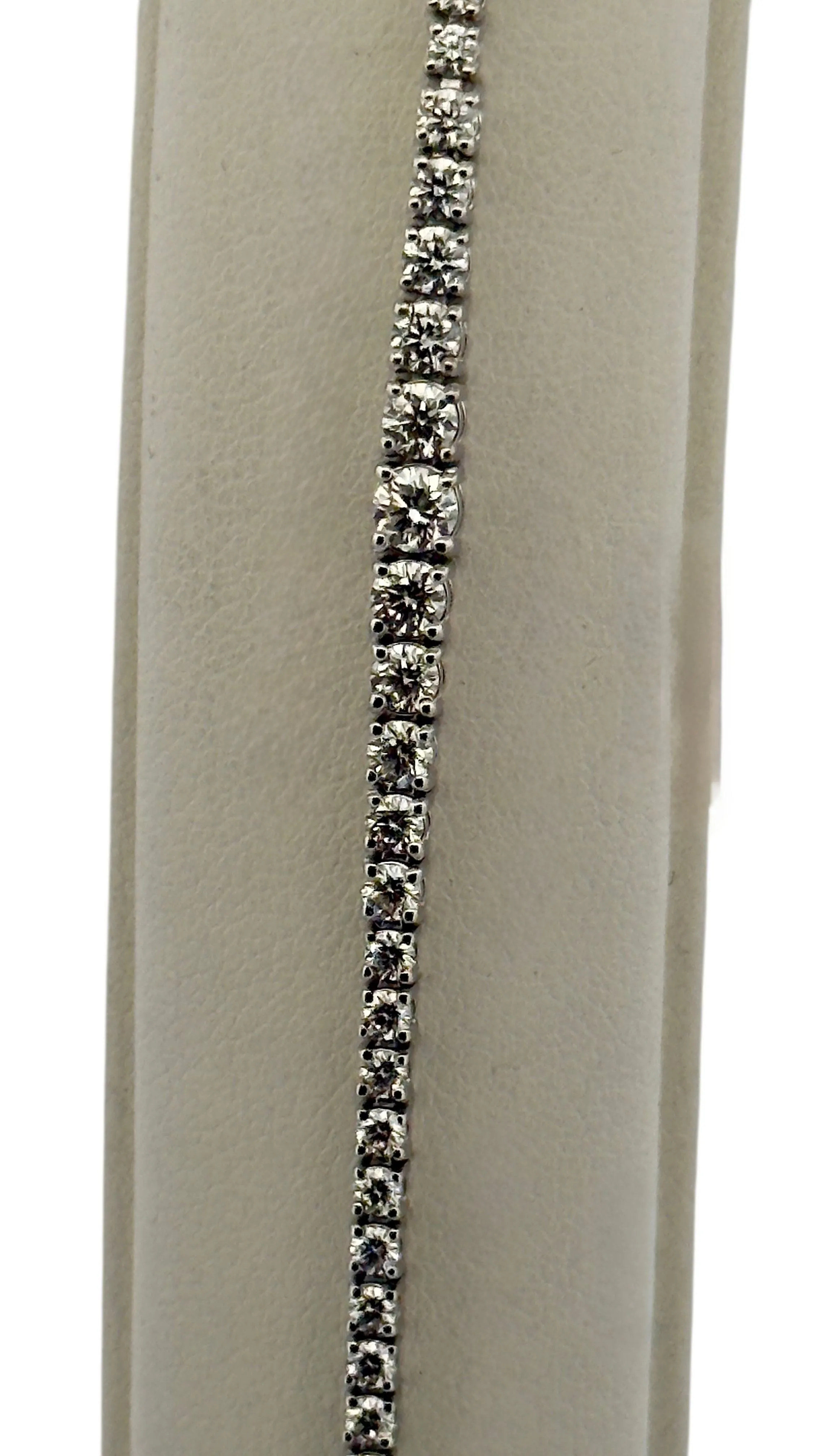 Bracelet Tennis or blanc et diamants 2,60 carats sold by 58 Facettes product image thumbnail 3