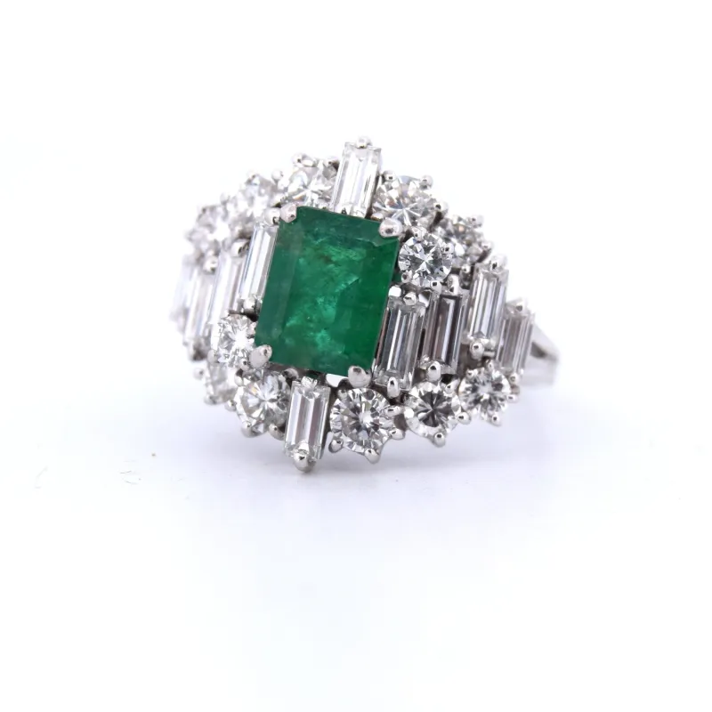 Bague en or blanc, émeraude et diamant sold by 58 Facettes