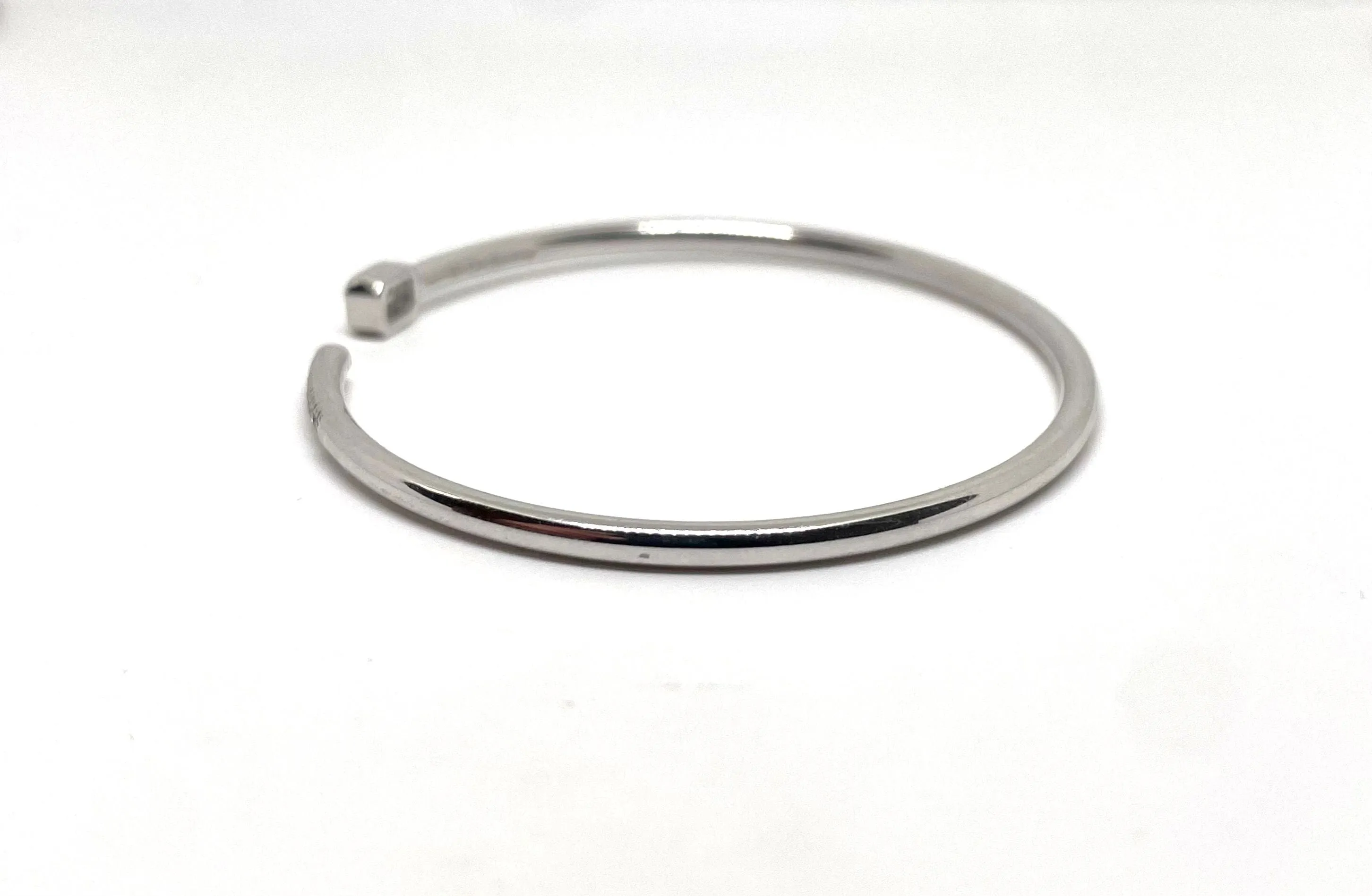 Bracelet jonc ouvert or blanc et diamants sold by 58 Facettes product image thumbnail 4