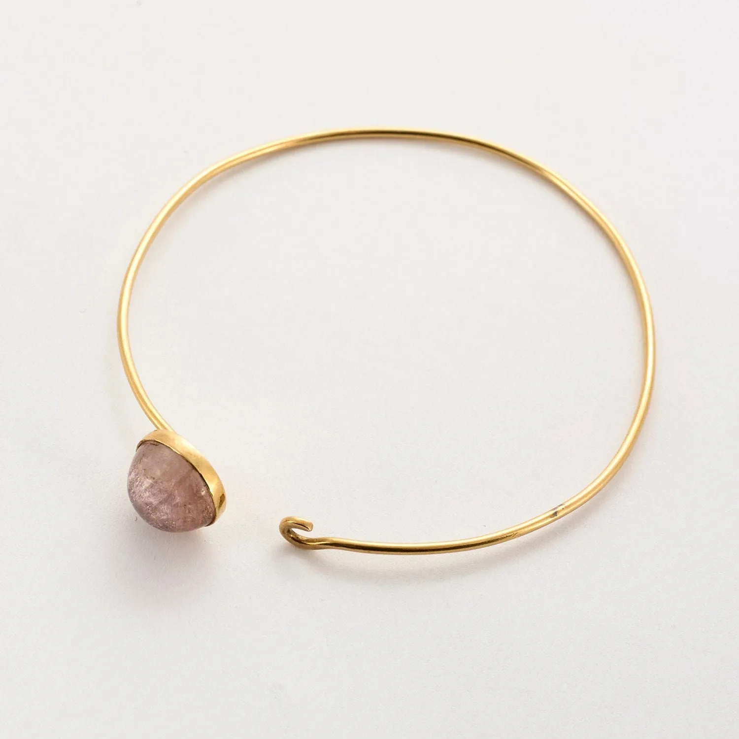 Bracelet jonc rigide ouvrant or jaune et cabochon quartz rose sold by 58 Facettes product image thumbnail 4