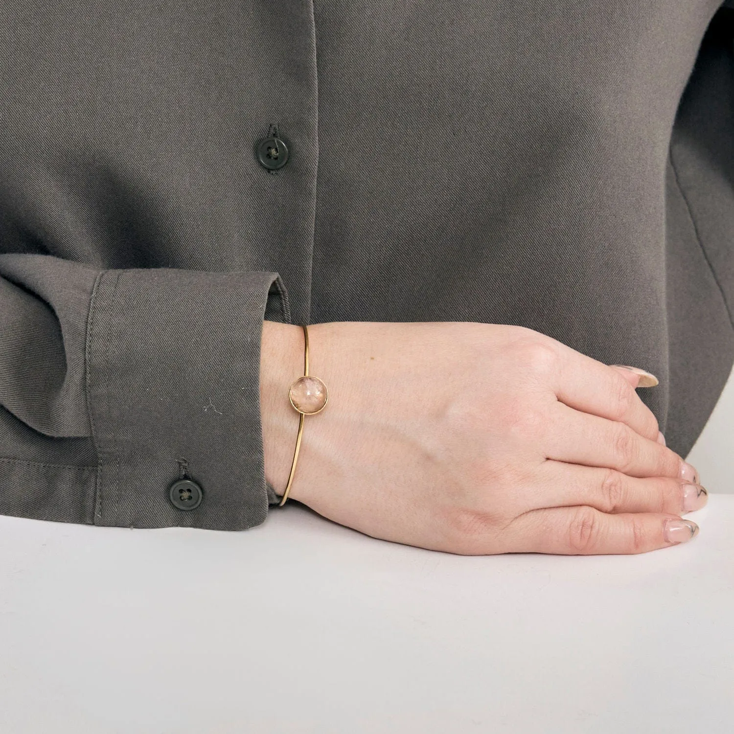 Bracelet jonc rigide ouvrant or jaune et cabochon quartz rose sold by 58 Facettes product image thumbnail 2