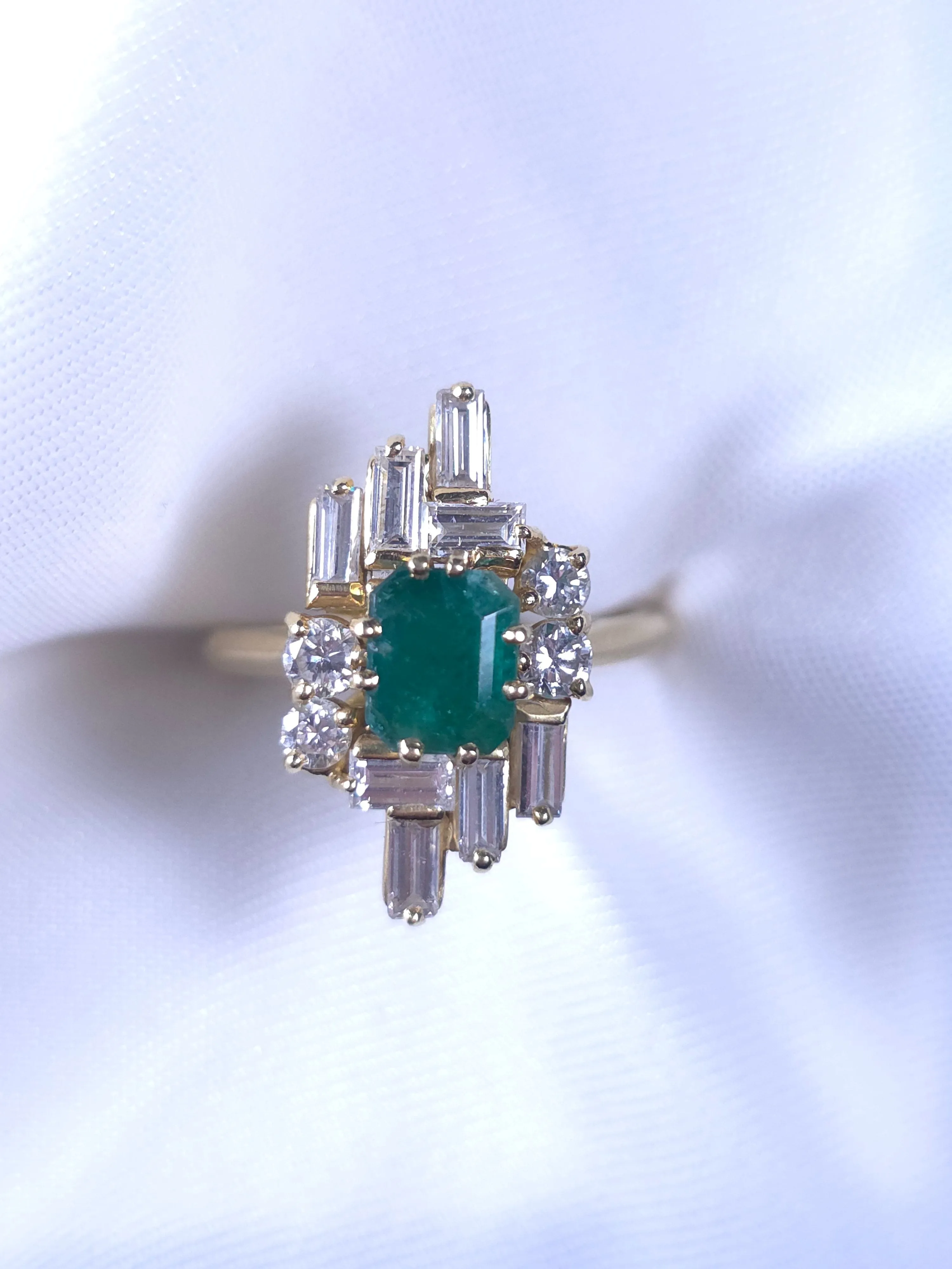 Bague Art Déco or jaune, émeraude, diamant sold by 58 Facettes