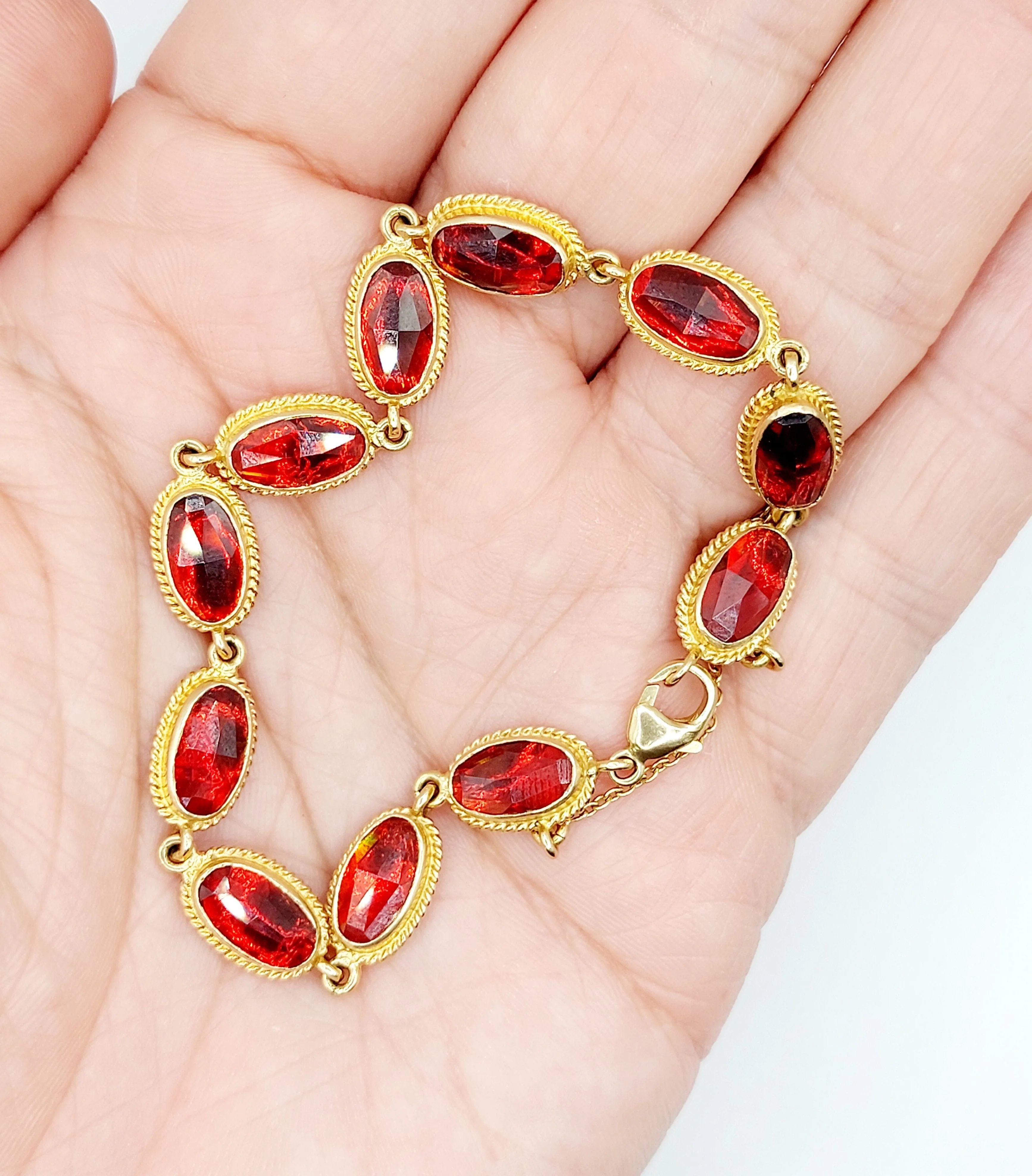 Bracelet vintage en or 18k aux grenats de Perpignan sold by 58 Facettes product image thumbnail 2