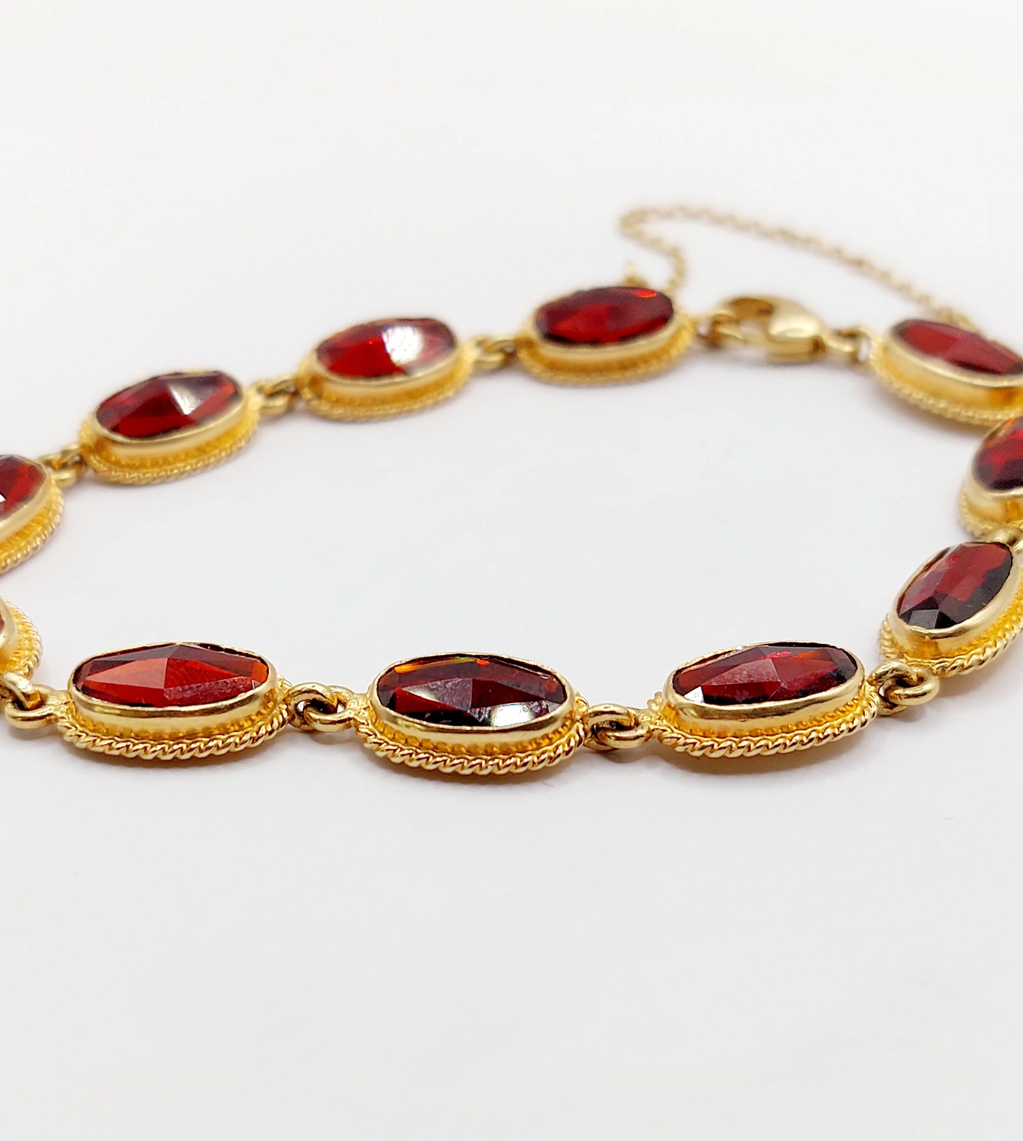 Bracelet vintage en or 18k aux grenats de Perpignan sold by 58 Facettes product image thumbnail 4