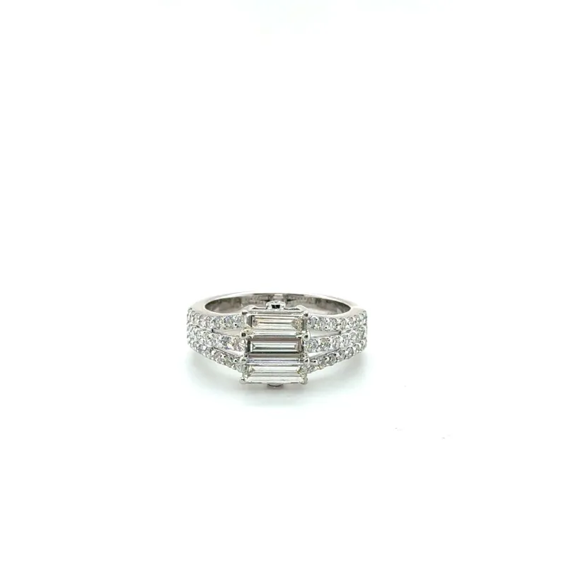 Bague Or blanc - Diamants baguette sold by 58 Facettes