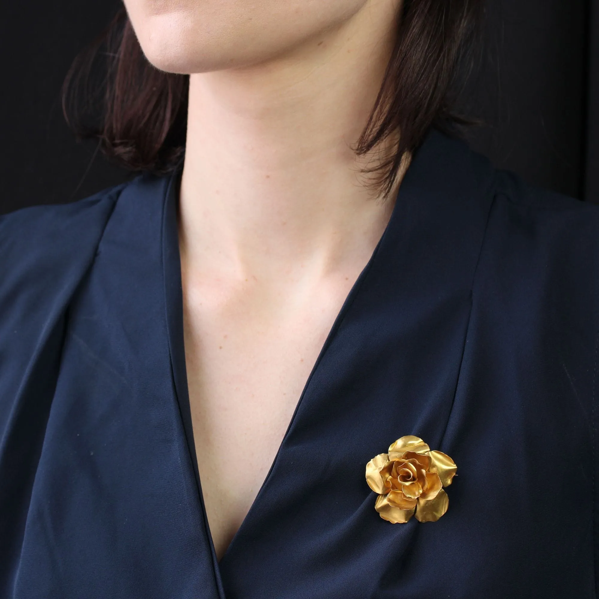 Broche rose ancienne en or jaune sold by 58 Facettes product image thumbnail 2