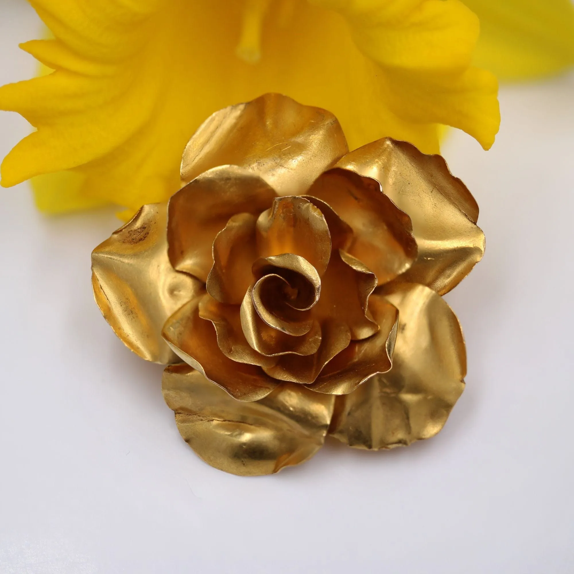 Broche rose ancienne en or jaune sold by 58 Facettes product image thumbnail 3