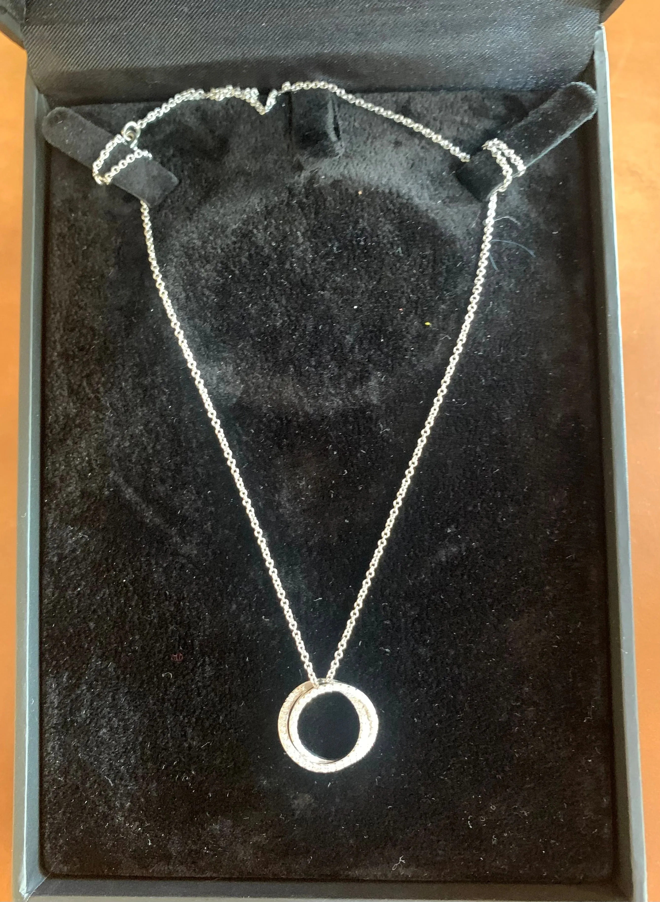 Collier or blanc deux cercles pavage diamants sold by 58 Facettes product image thumbnail 4