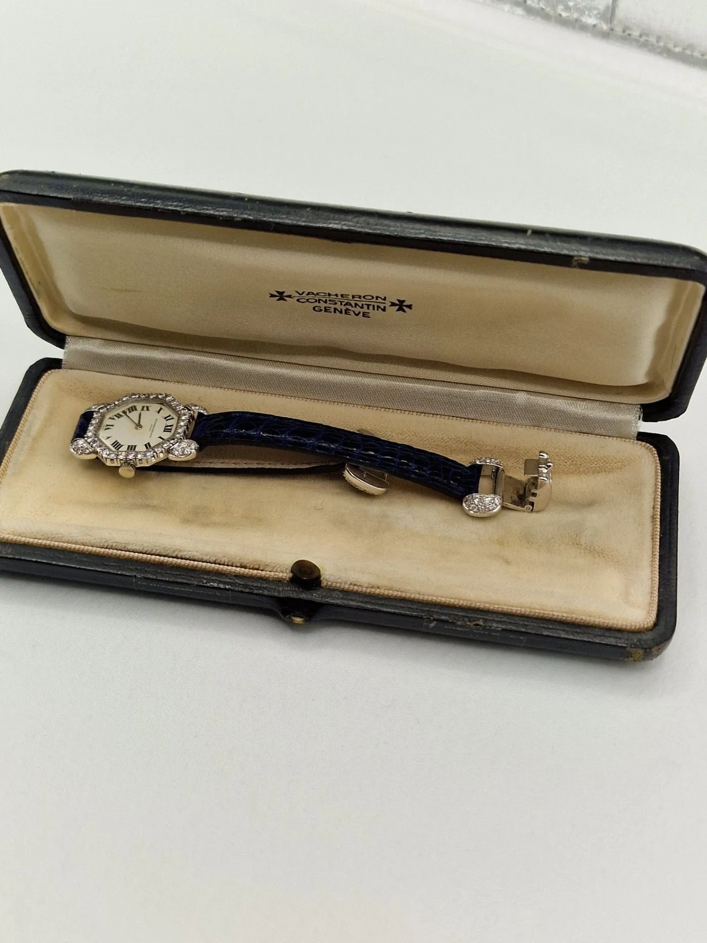 Montre Vacheron Constantin en or avec lunette en diamant sold by 58 Facettes product image thumbnail 5