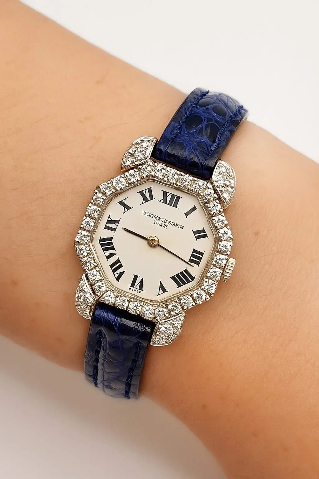 Montre Vacheron Constantin en or avec lunette en diamant sold by 58 Facettes product image thumbnail 2