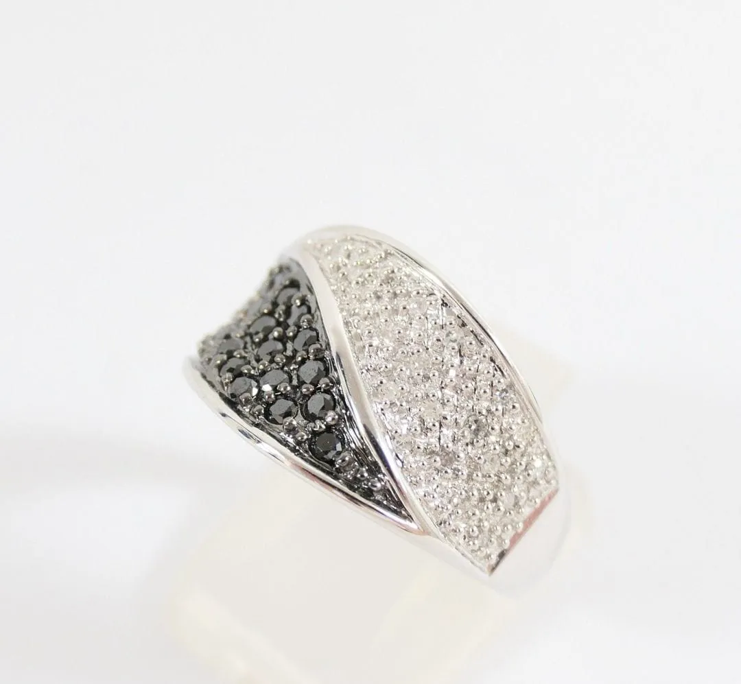 Bague bandeau en or gris, diamants noirs et blancs sold by 58 Facettes product image thumbnail 4