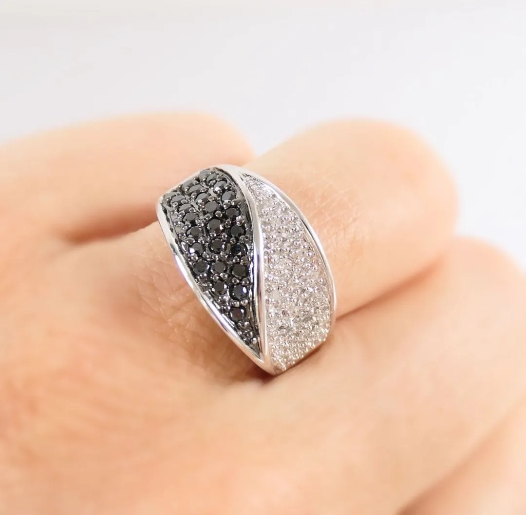 Bague bandeau en or gris, diamants noirs et blancs sold by 58 Facettes product image thumbnail 2