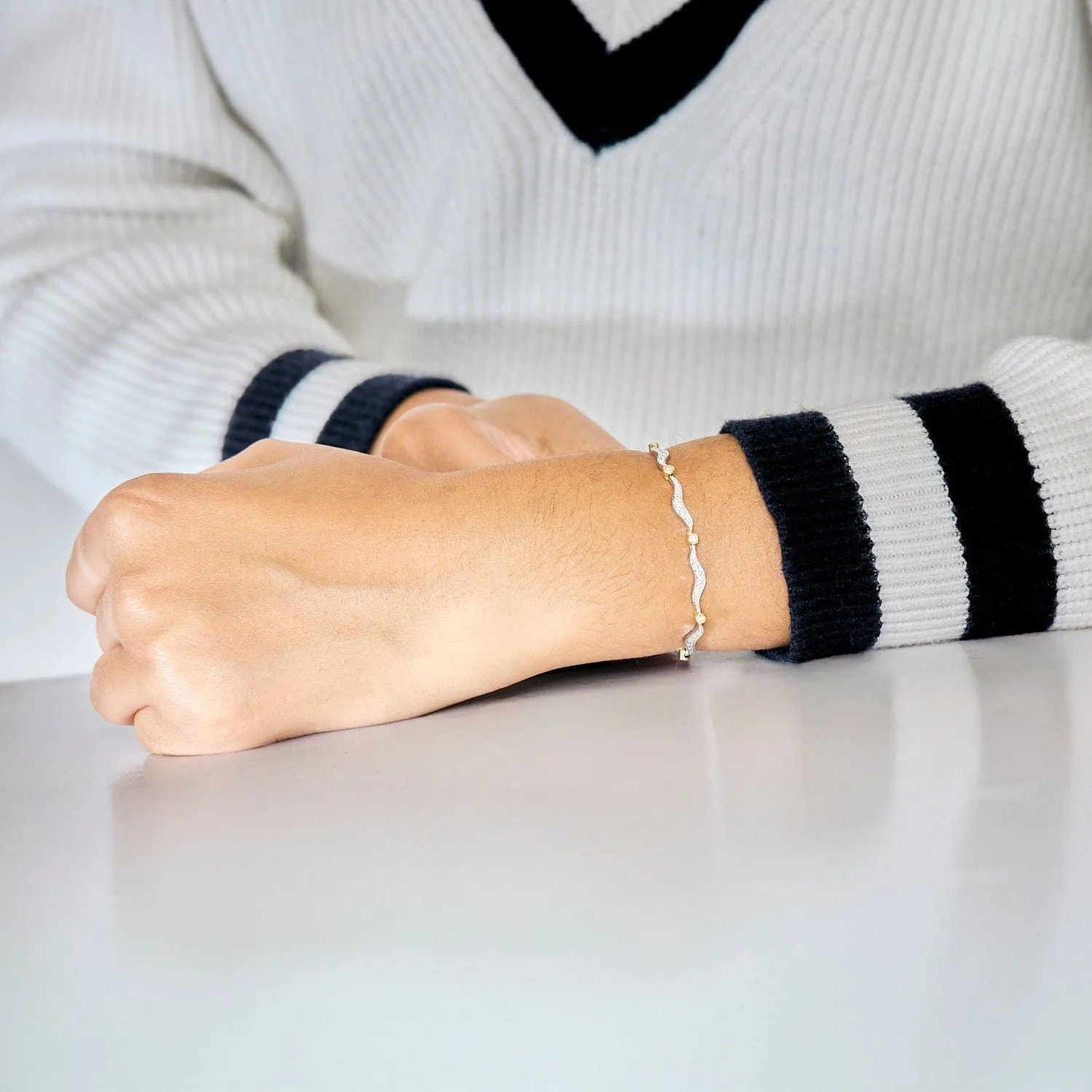 Bracelet en or jaune, blanc et diamants sold by 58 Facettes product image thumbnail 2