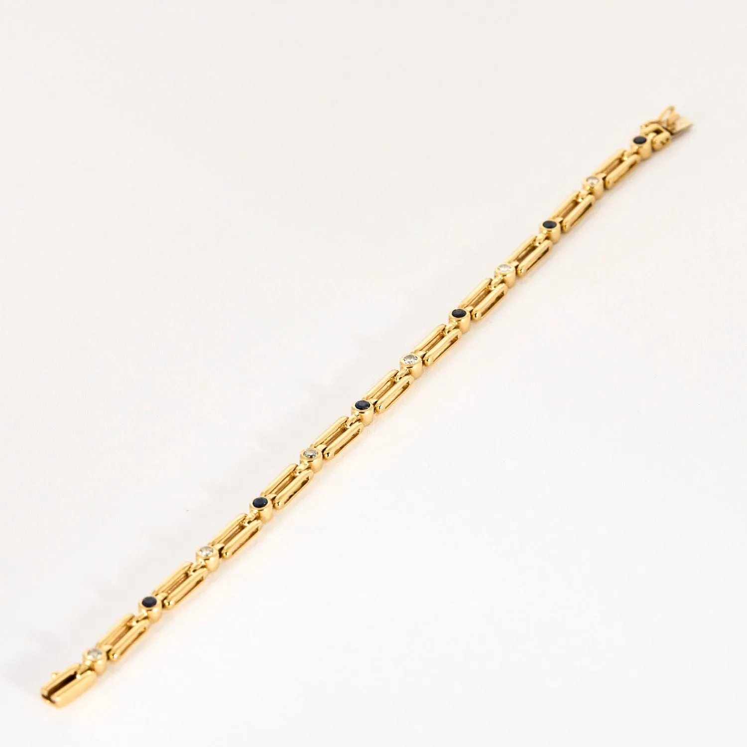 Bracelet en or jaune, diamants et saphirs sold by 58 Facettes product image thumbnail 3