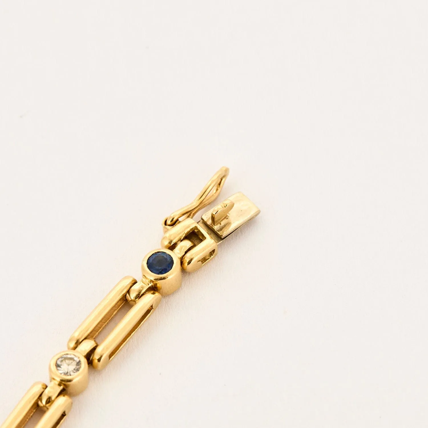 Bracelet en or jaune, diamants et saphirs sold by 58 Facettes product image thumbnail 4