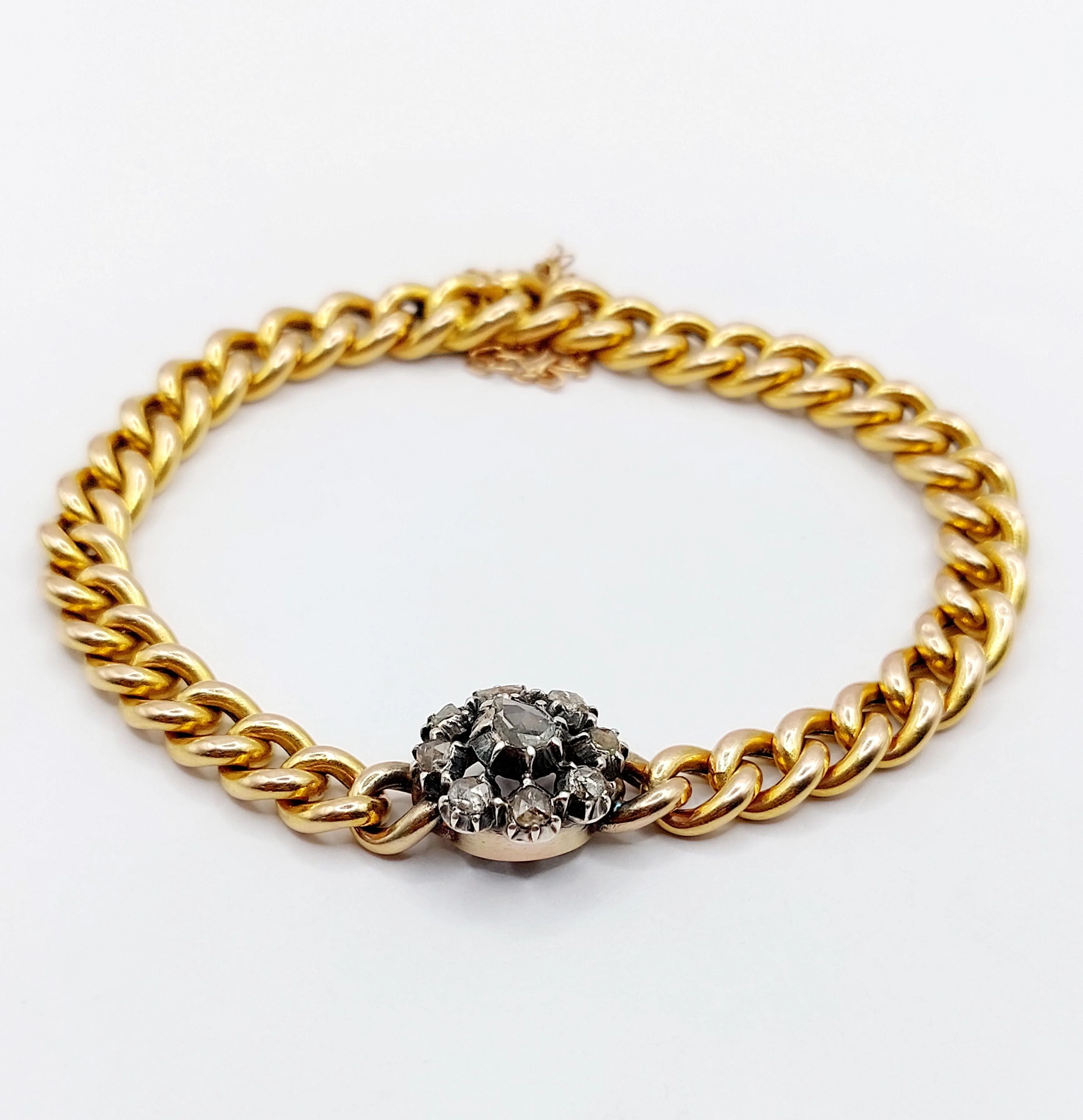 Bracelet or jaune et argent, marguerite ornée de diamants sold by 58 Facettes product image thumbnail 5