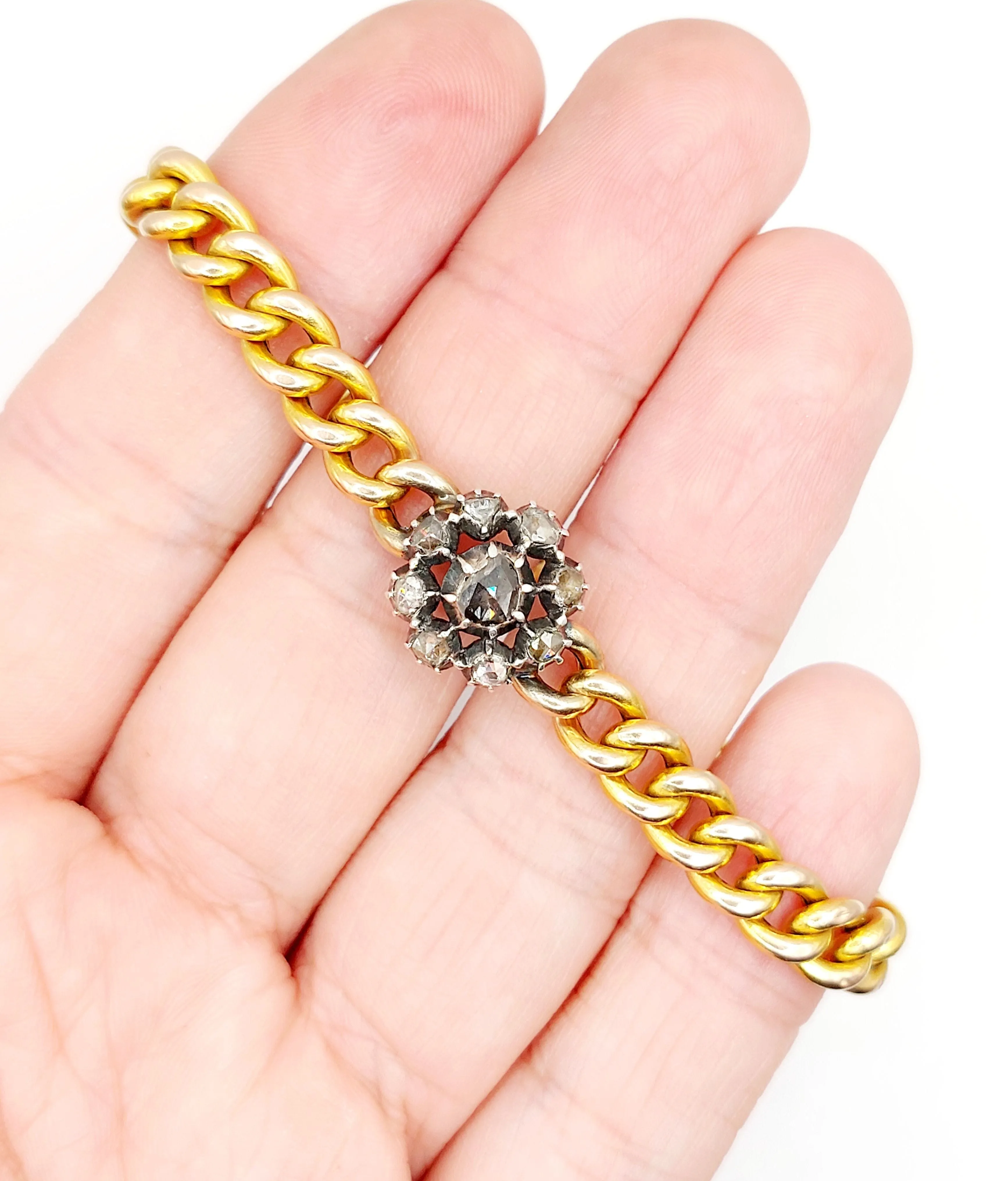 Bracelet or jaune et argent, marguerite ornée de diamants sold by 58 Facettes product image thumbnail 2