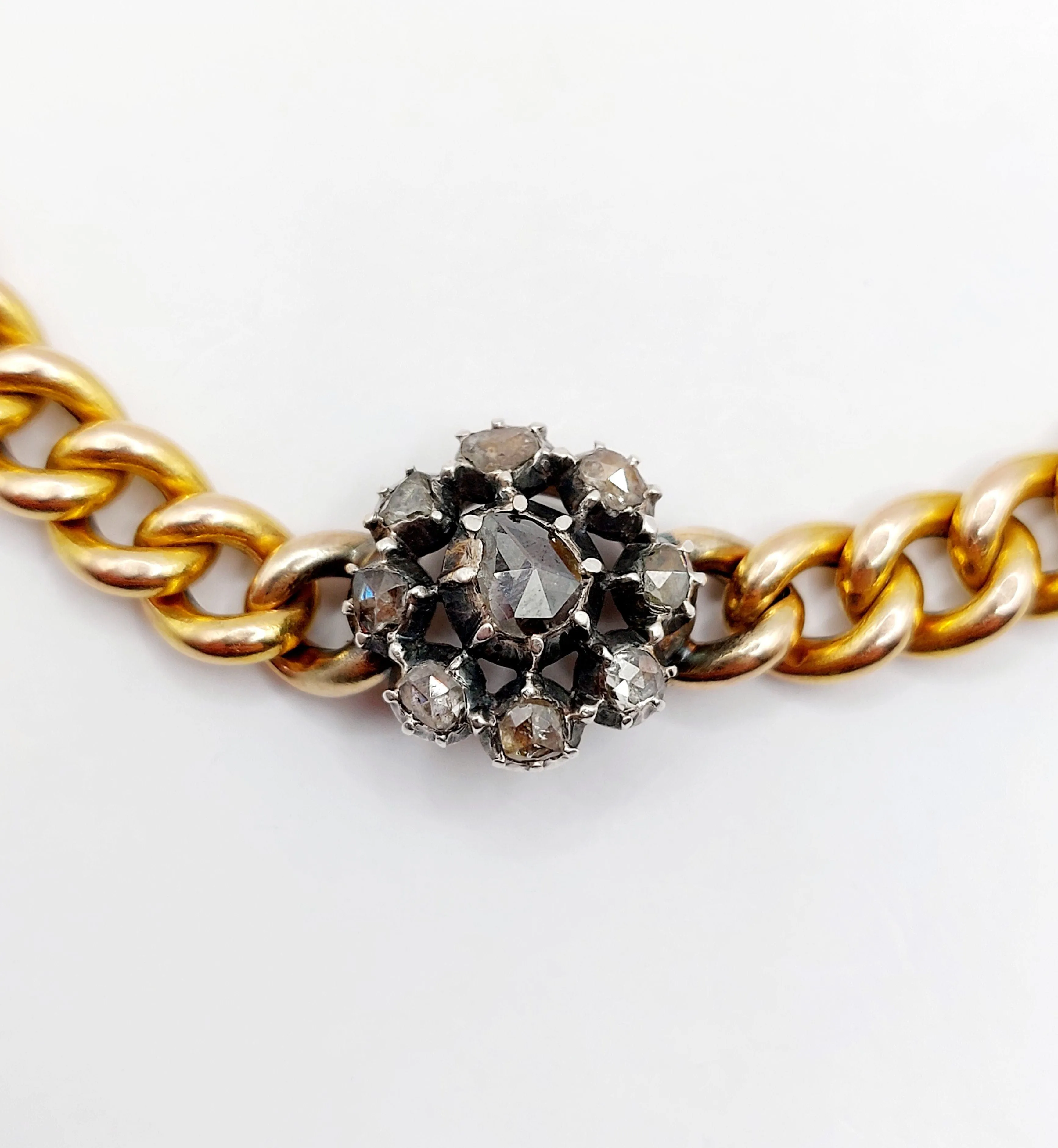 Bracelet or jaune et argent, marguerite ornée de diamants sold by 58 Facettes product image thumbnail 3