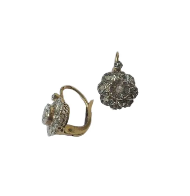 Boucles d’oreilles dormeuses marguerite en diamant, or jaune et platine sold by 58 Facettes