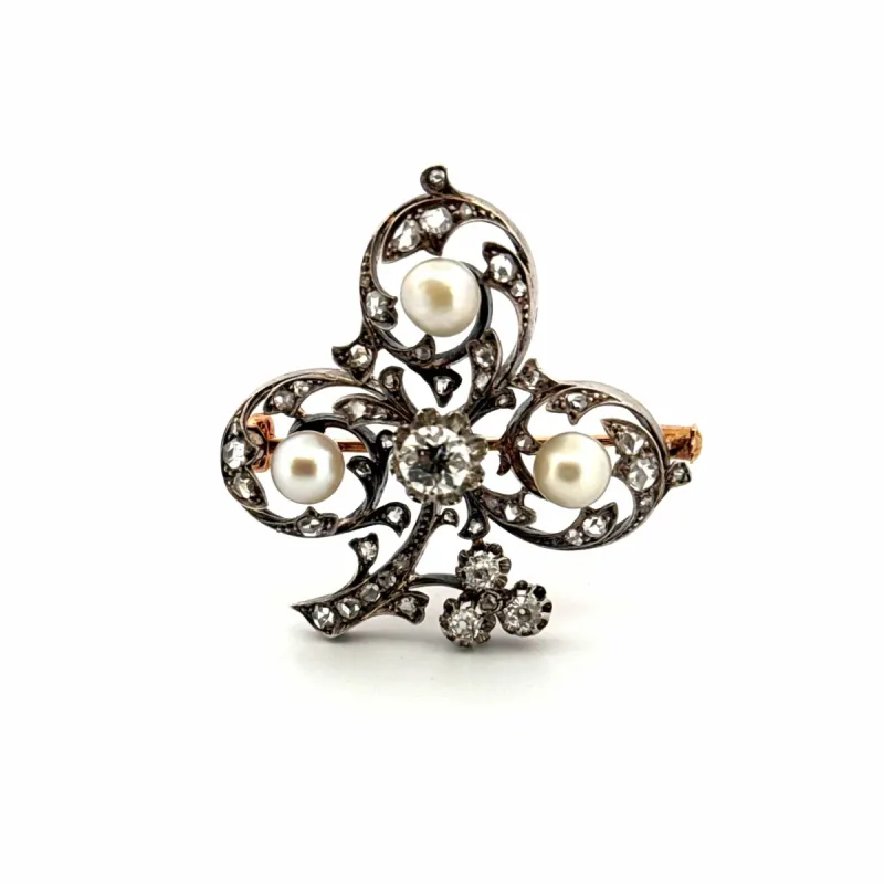 Broche Trèfle or blanc diamants et perles de culture sold by 58 Facettes