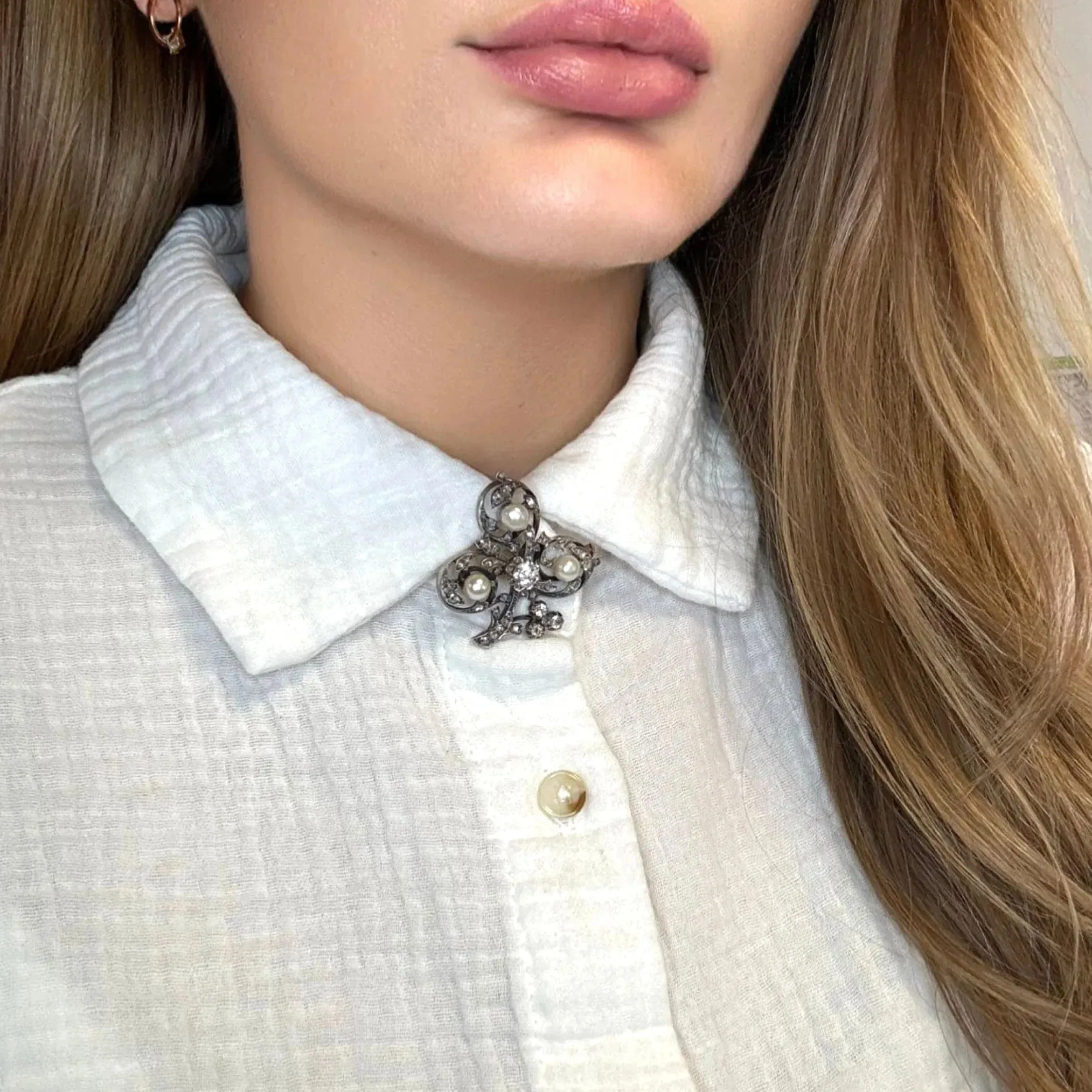 Broche Trèfle or blanc diamants et perles de culture sold by 58 Facettes product image thumbnail 2