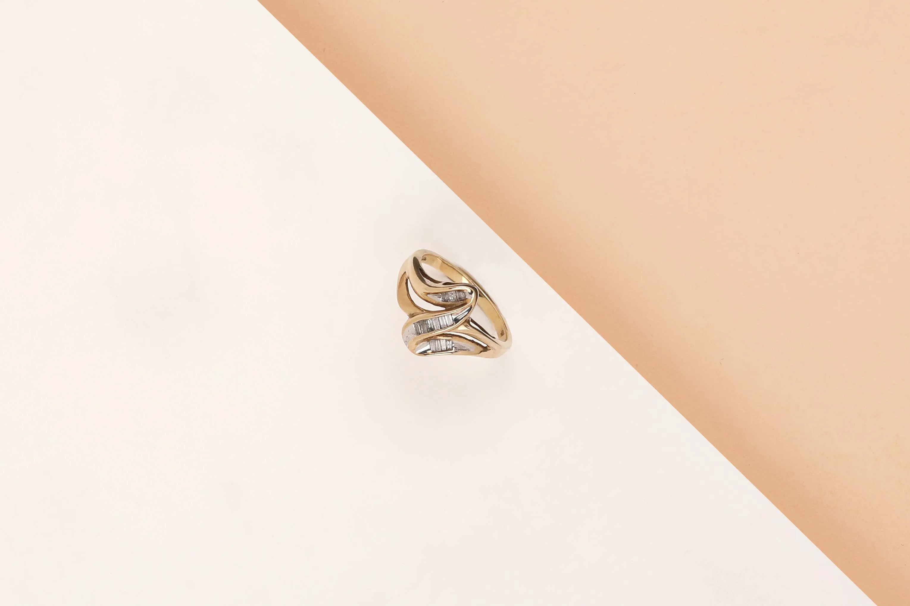 Bague en or jaune - Diamants baguette sold by 58 Facettes product image thumbnail 2