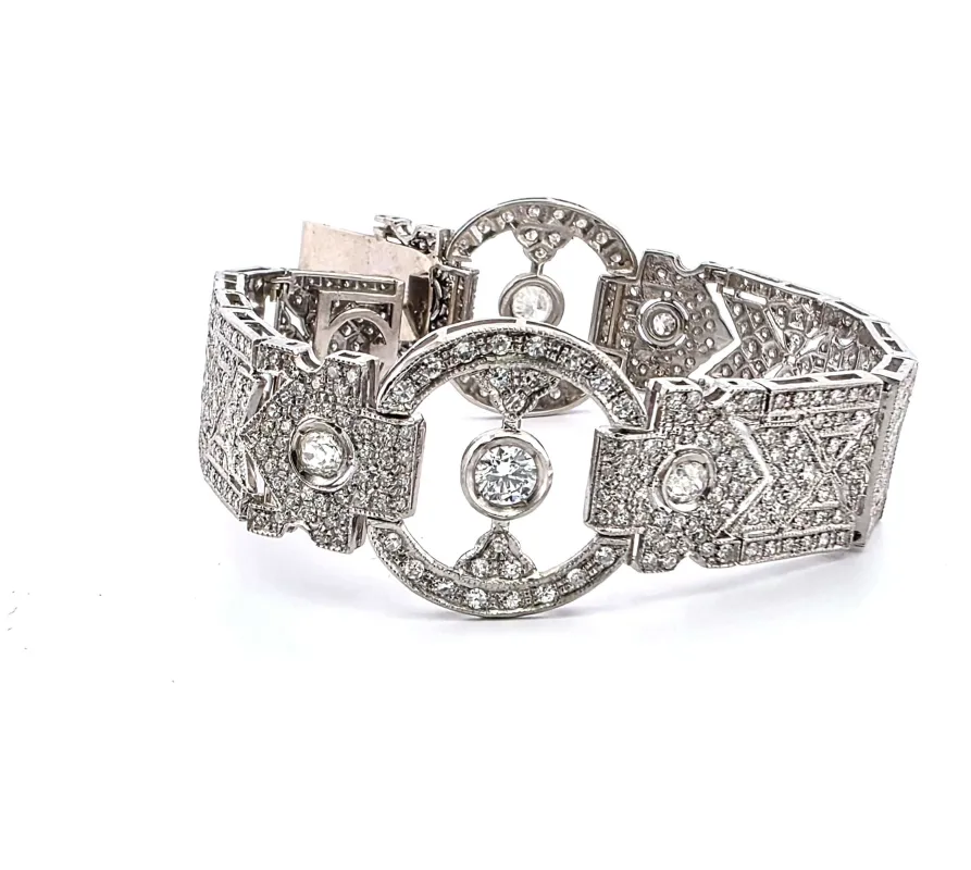 Superbe bracelet Art Déco en platine finement travaillé sold by 58 Facettes