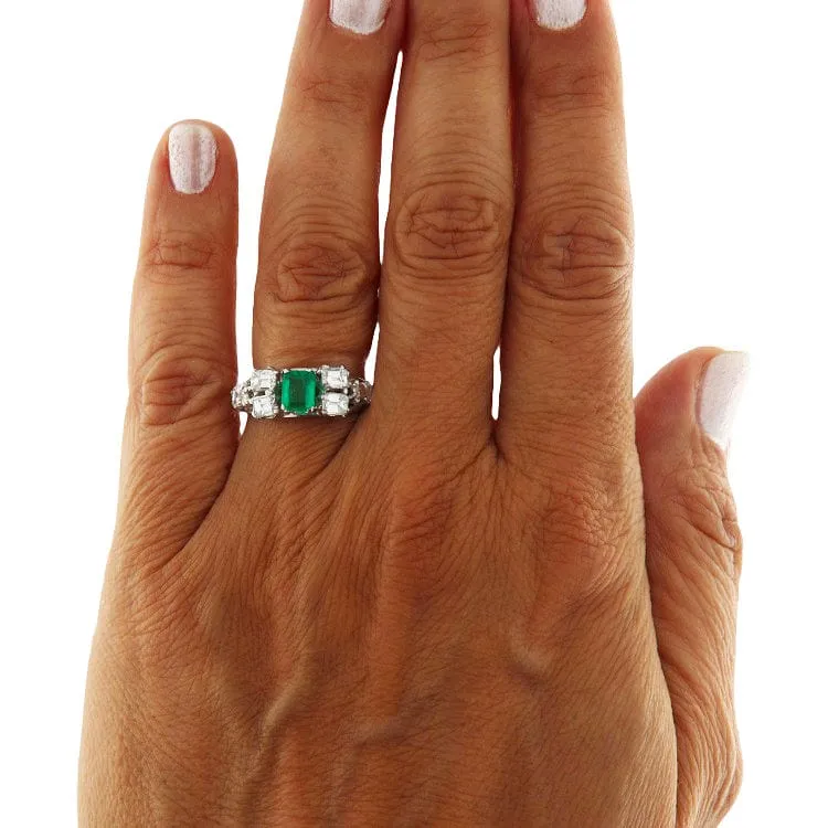 Bague en or blanc avec émeraude et diamants sold by 58 Facettes product image thumbnail 2