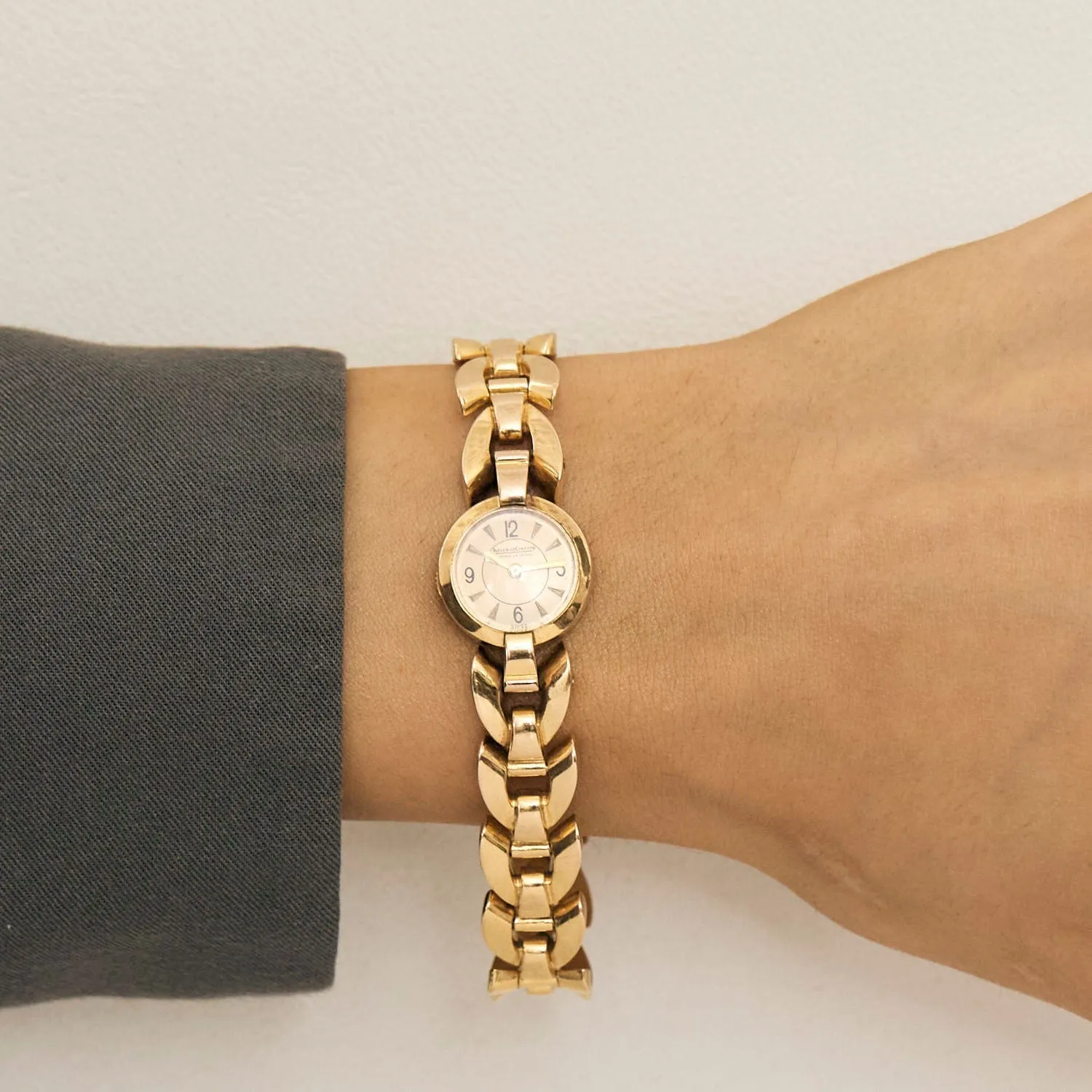 Montre Jaeger Lecoultre Modèle Backwind en Or rose 18K cadran saumon sold by 58 Facettes product image thumbnail 2