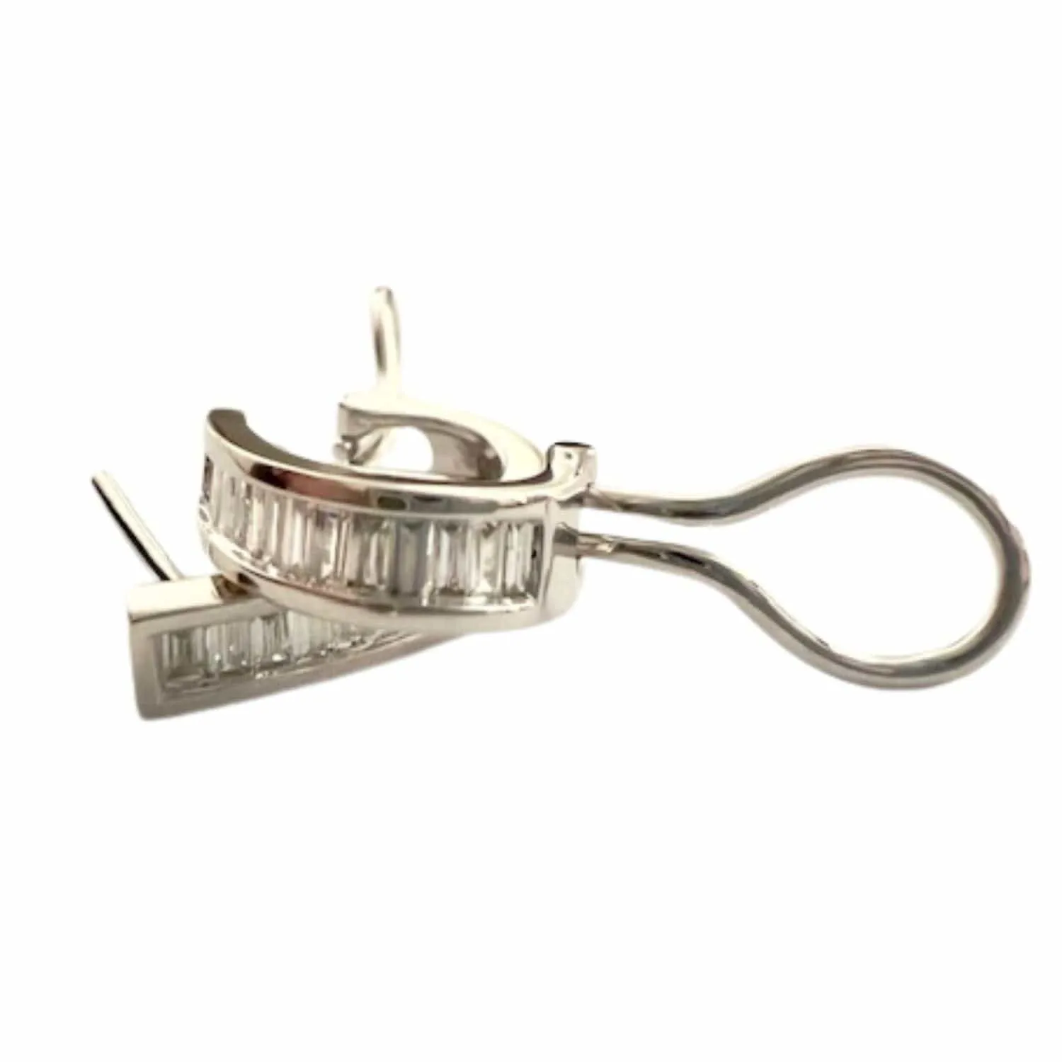 BOUCLES D'OREILLES AU DESIGN CONTEMPORAIN DU XXE SIÈCLE EN OR 18 KT AVEC DIAMANTS sold by 58 Facettes product image thumbnail 3