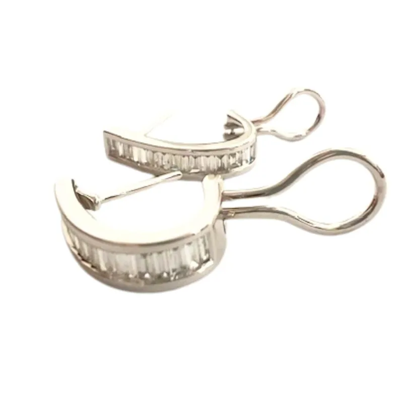 BOUCLES D'OREILLES AU DESIGN CONTEMPORAIN DU XXE SIÈCLE EN OR 18 KT AVEC DIAMANTS sold by 58 Facettes