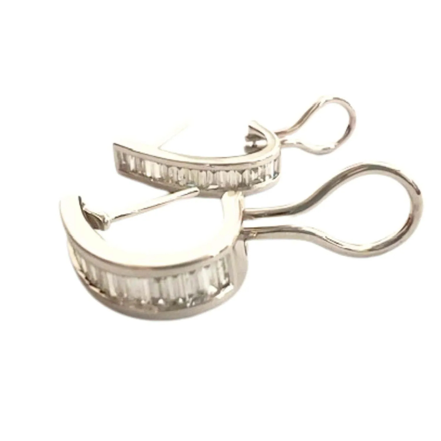 BOUCLES D'OREILLES AU DESIGN CONTEMPORAIN DU XXE SIÈCLE EN OR 18 KT AVEC DIAMANTS sold by 58 Facettes